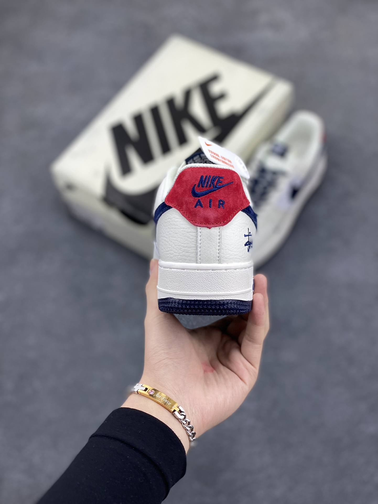 图片[4]-Nike Air Force 1 Low 空军一号低帮百搭休闲运动板鞋。柔软、弹性十足的缓震性能和出色的中底设计，横跨复古与现代的外型结合，造就出风靡全球三十多年的Force 1，直到今天还深受青睐。 货号： XZ3318-566 尺码：36 36.5 37.5 38 38.5 39 40 40.5 41 42 42.5 43 44 44.5 45-选品中心