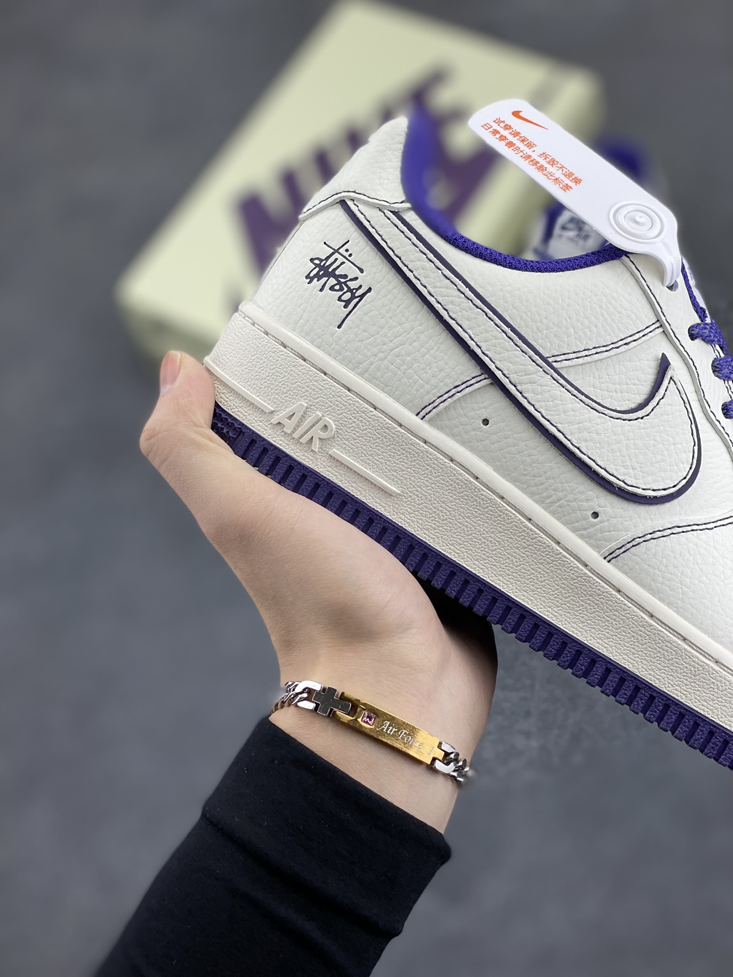 图片[6]-福利特价 Nk Air Force 1\’07 Low 斯图西联名 空军一号低帮休闲板鞋 原楦头原纸板 打造纯正空军版型#专注外贸渠道 全掌内置蜂窝气垫 #原盒配件 原厂中底钢印、拉帮完美 货号：UN1635-555 尺码：36 36.5 37.5 38 38.5 39 40 40.5 41 42 42.5 43 44 44.5 45 46-选品中心