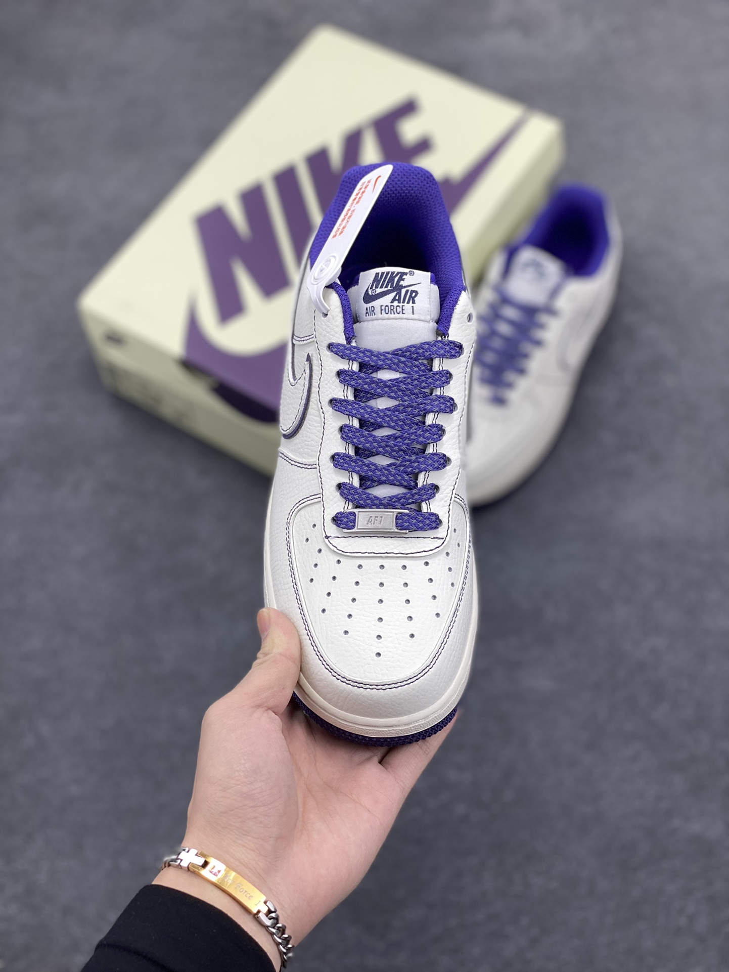 图片[2]-福利特价 Nk Air Force 1\’07 Low 斯图西联名 空军一号低帮休闲板鞋 原楦头原纸板 打造纯正空军版型#专注外贸渠道 全掌内置蜂窝气垫 #原盒配件 原厂中底钢印、拉帮完美 货号：UN1635-555 尺码：36 36.5 37.5 38 38.5 39 40 40.5 41 42 42.5 43 44 44.5 45 46-选品中心