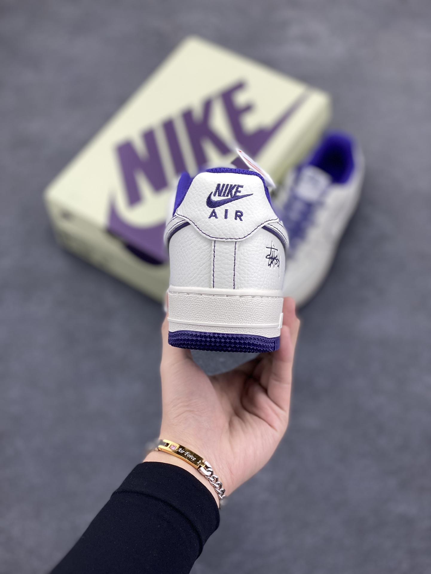 图片[4]-福利特价 Nk Air Force 1\’07 Low 斯图西联名 空军一号低帮休闲板鞋 原楦头原纸板 打造纯正空军版型#专注外贸渠道 全掌内置蜂窝气垫 #原盒配件 原厂中底钢印、拉帮完美 货号：UN1635-555 尺码：36 36.5 37.5 38 38.5 39 40 40.5 41 42 42.5 43 44 44.5 45 46-选品中心