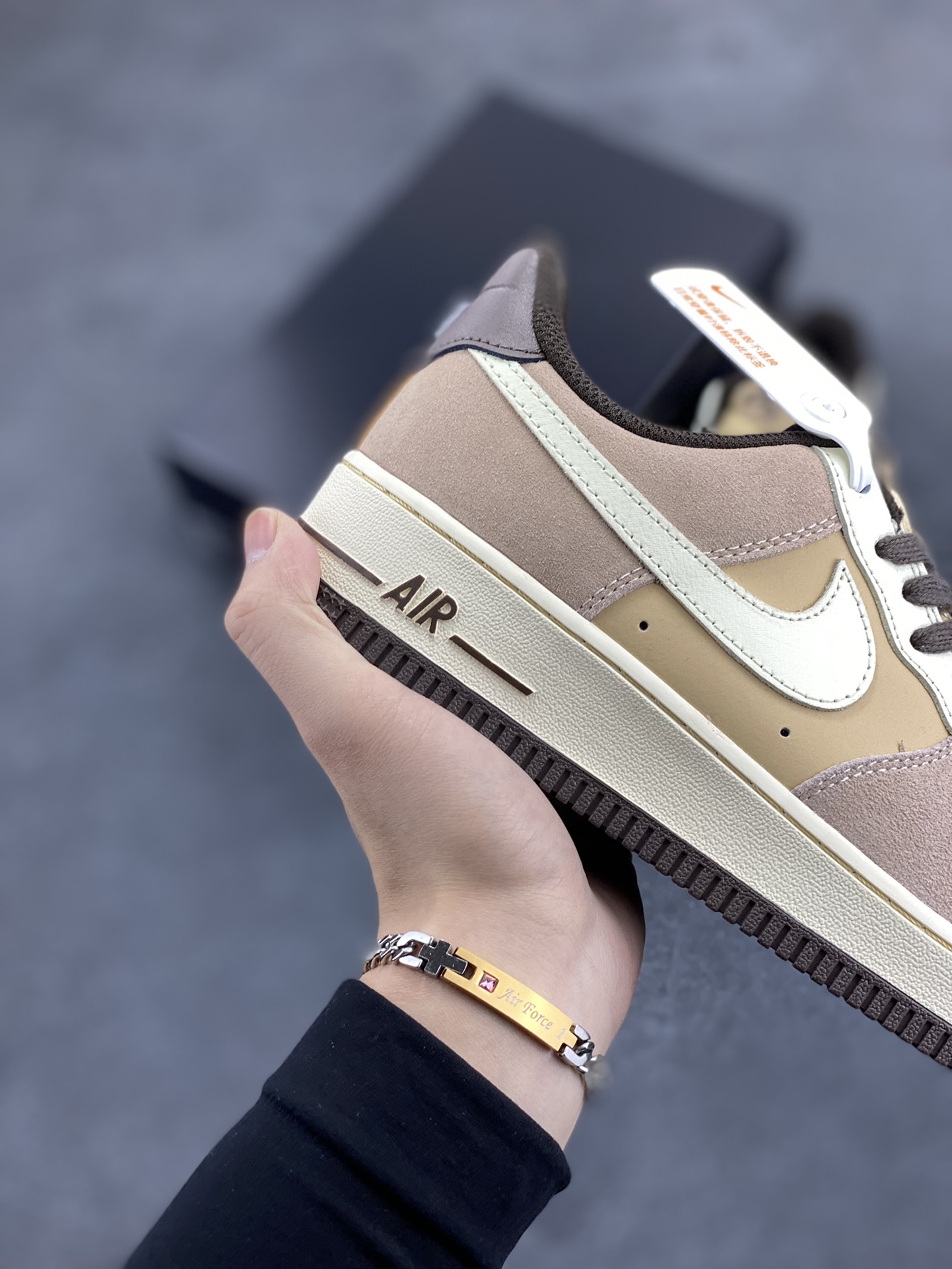 图片[6]-福利特价 Nike Air Force 1 Low 翻毛米棕黄 空军一号低帮运动休闲板鞋 原楦头原纸板 打造纯正空军版型#专注外贸渠道 全掌内置蜂窝气垫 #原盒配件 原厂中底钢印、拉帮完美 货号：FB8878-200 尺码：36 36.5 37.5 38 38.5 39 40 40.5 41 42 42.5 43 44 44.5 45-选品中心