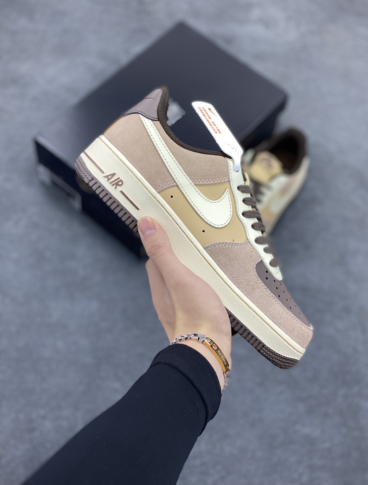 福利特价 Nike Air Force 1 Low 翻毛米棕黄 空军一号低帮运动休闲板鞋 原楦头原纸板 打造纯正空军版型#专注外贸渠道 全掌内置蜂窝气垫 #原盒配件 原厂中底钢印、拉帮完美 货号：FB8878-200 尺码：36 36.5 37.5 38 38.5 39 40 40.5 41 42 42.5 43 44 44.5 45-选品中心