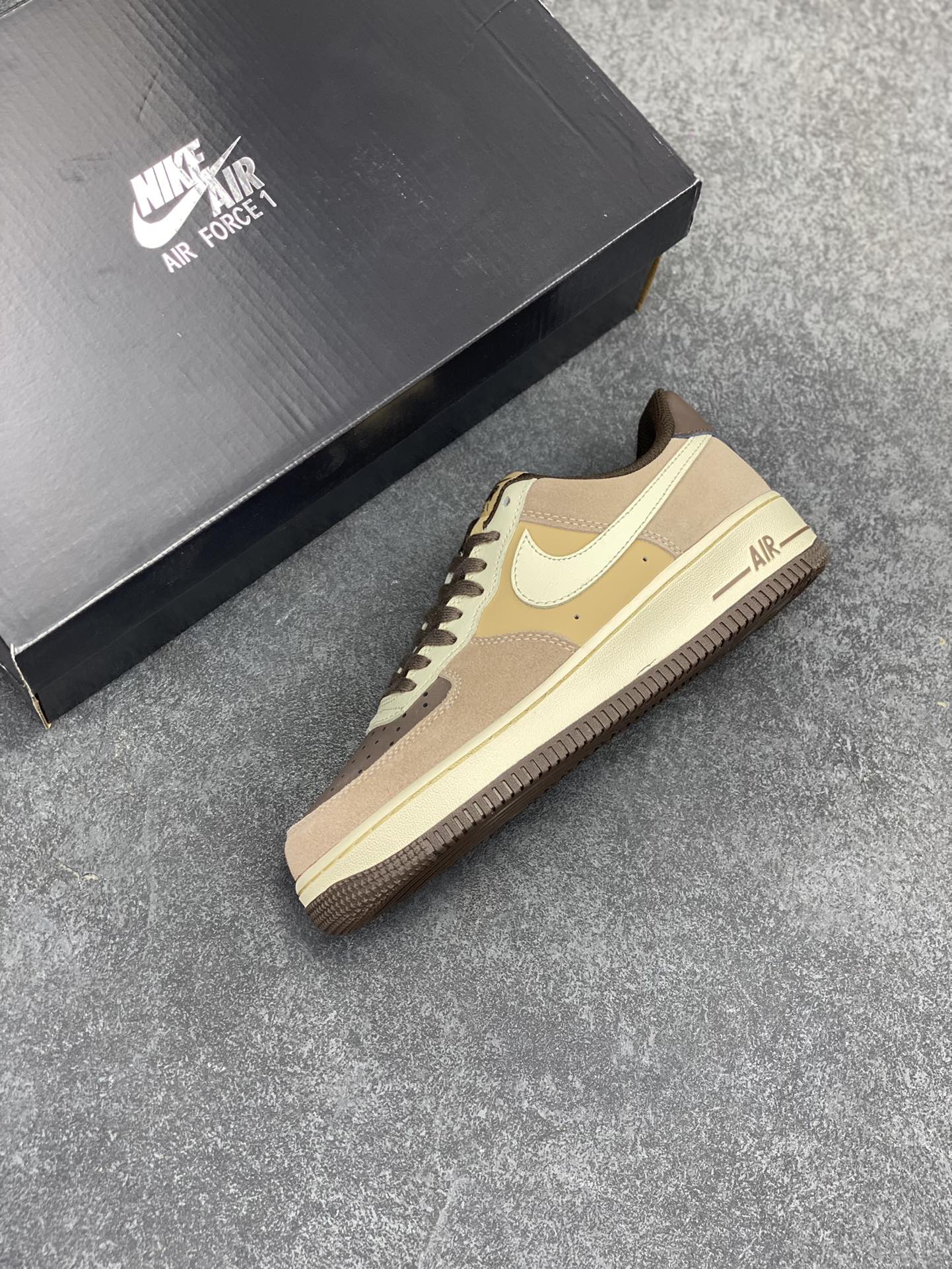 图片[7]-福利特价 Nike Air Force 1 Low 翻毛米棕黄 空军一号低帮运动休闲板鞋 原楦头原纸板 打造纯正空军版型#专注外贸渠道 全掌内置蜂窝气垫 #原盒配件 原厂中底钢印、拉帮完美 货号：FB8878-200 尺码：36 36.5 37.5 38 38.5 39 40 40.5 41 42 42.5 43 44 44.5 45-选品中心