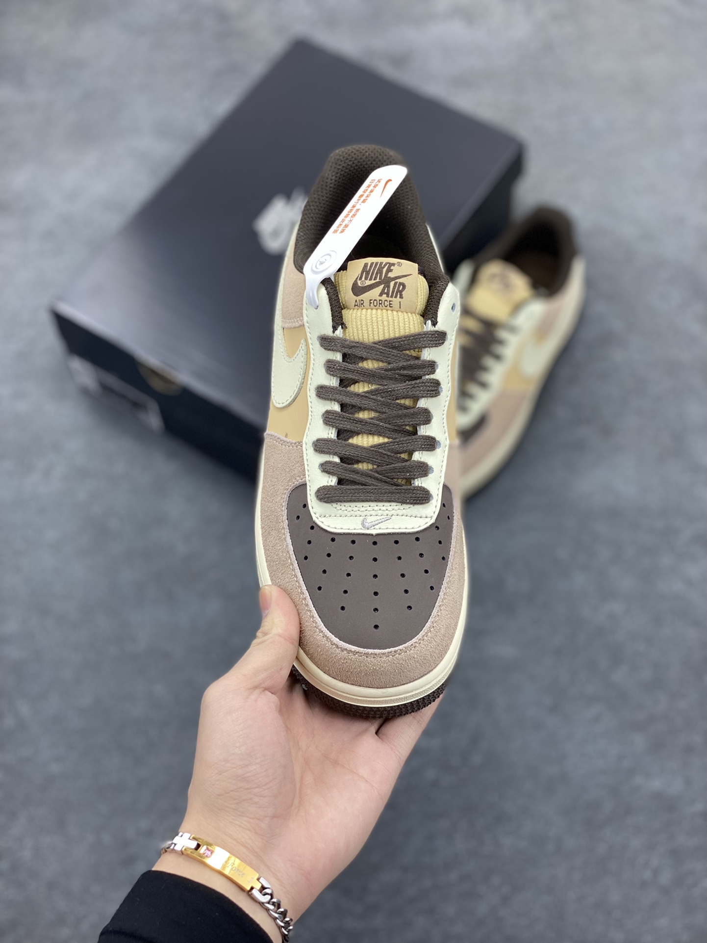 图片[2]-福利特价 Nike Air Force 1 Low 翻毛米棕黄 空军一号低帮运动休闲板鞋 原楦头原纸板 打造纯正空军版型#专注外贸渠道 全掌内置蜂窝气垫 #原盒配件 原厂中底钢印、拉帮完美 货号：FB8878-200 尺码：36 36.5 37.5 38 38.5 39 40 40.5 41 42 42.5 43 44 44.5 45-选品中心