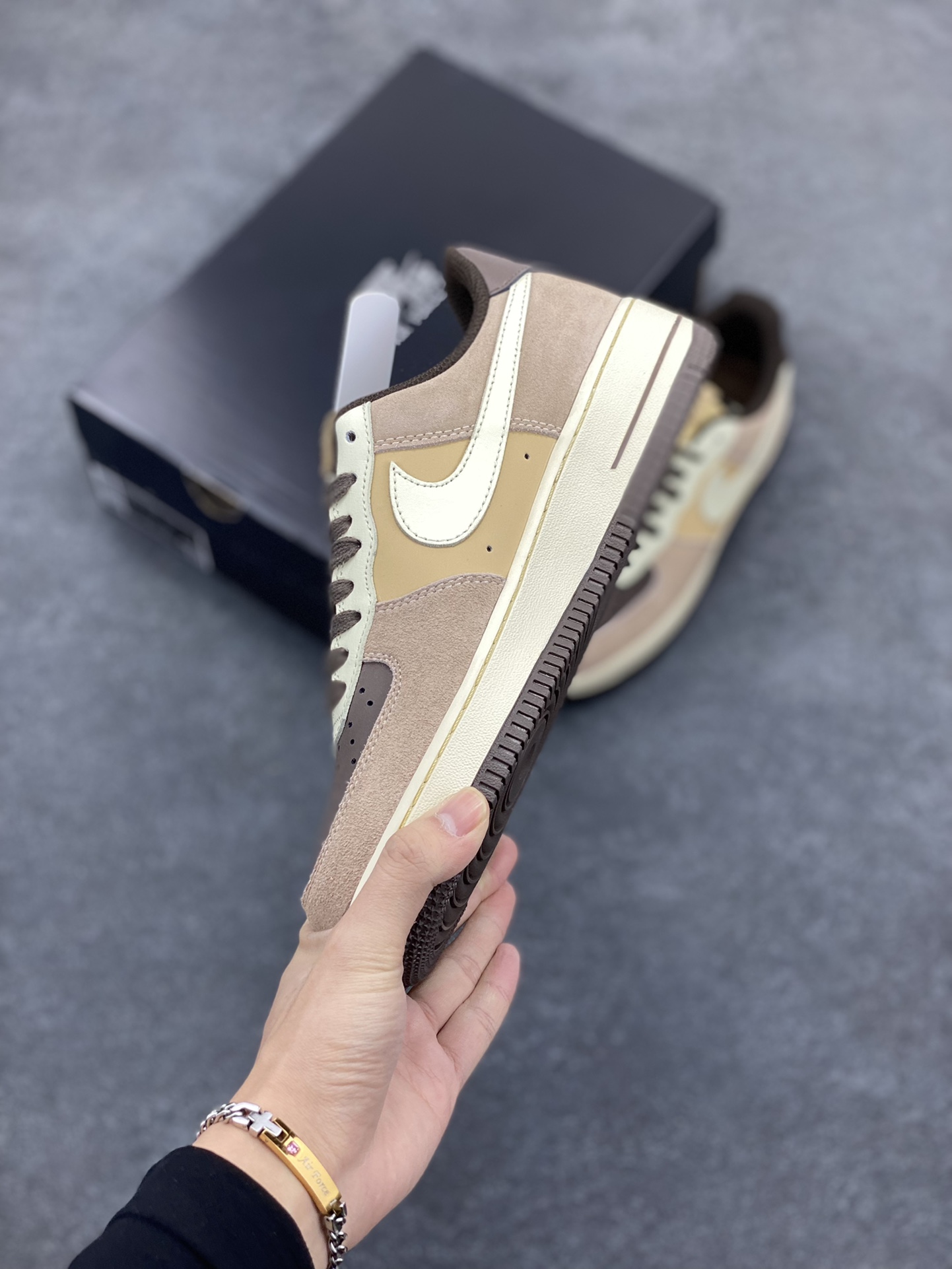 图片[3]-福利特价 Nike Air Force 1 Low 翻毛米棕黄 空军一号低帮运动休闲板鞋 原楦头原纸板 打造纯正空军版型#专注外贸渠道 全掌内置蜂窝气垫 #原盒配件 原厂中底钢印、拉帮完美 货号：FB8878-200 尺码：36 36.5 37.5 38 38.5 39 40 40.5 41 42 42.5 43 44 44.5 45-选品中心