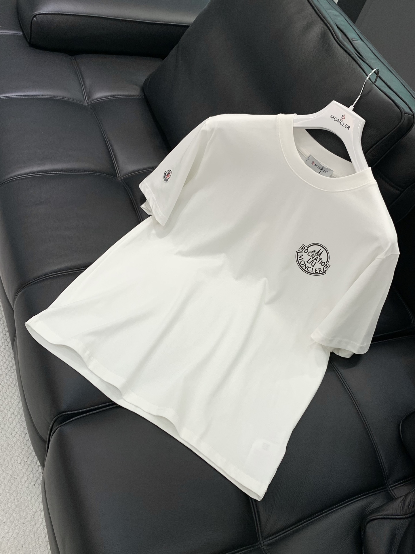 ，Moncler 蒙口，2025夏季最新品，专柜同步有售，原单狠货，时尚休闲圆领短袖T恤，上身舒适！吸睛