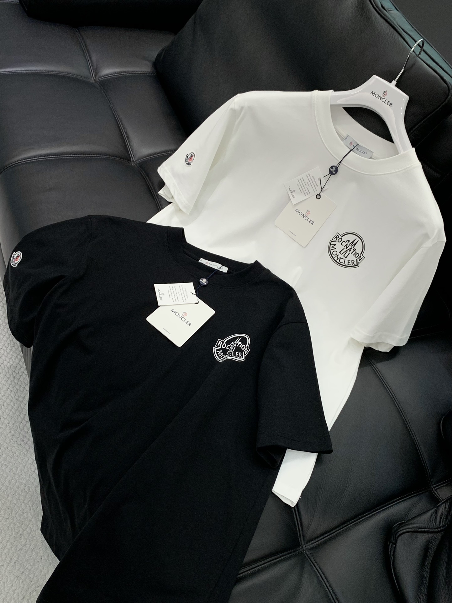 ，Moncler 蒙口，2025夏季最新品，专柜同步有售，原单狠货，时尚休闲圆领短袖T恤，上身舒适！吸睛