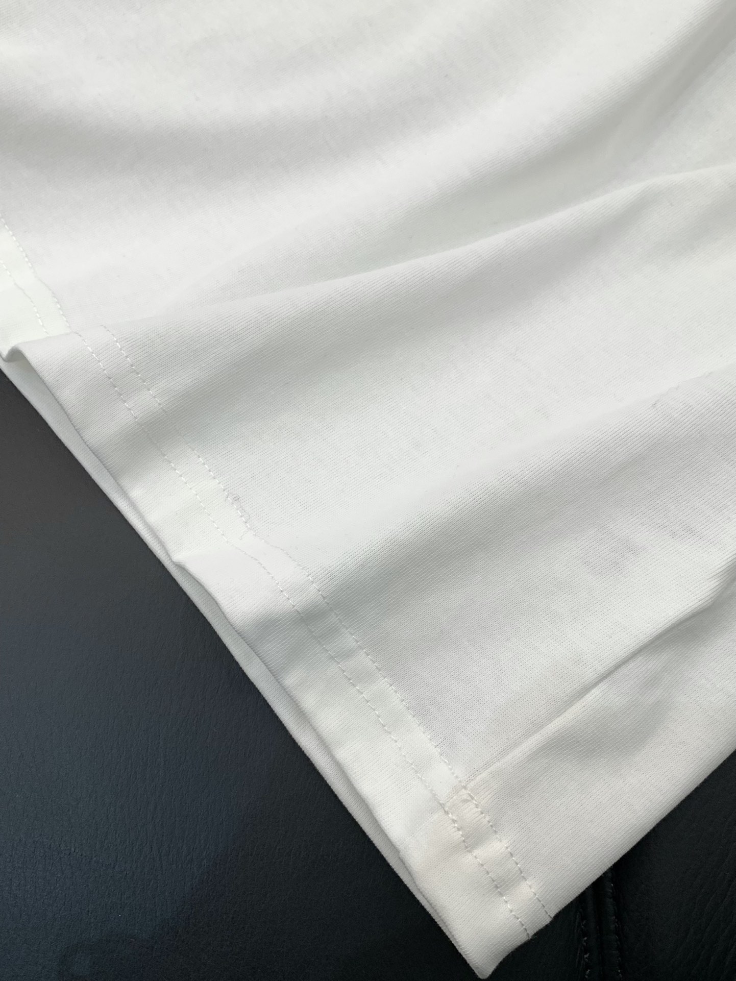 ，Moncler 蒙口，2025夏季最新品，专柜同步有售，原单狠货，时尚休闲圆领短袖T恤，上身舒适！吸睛