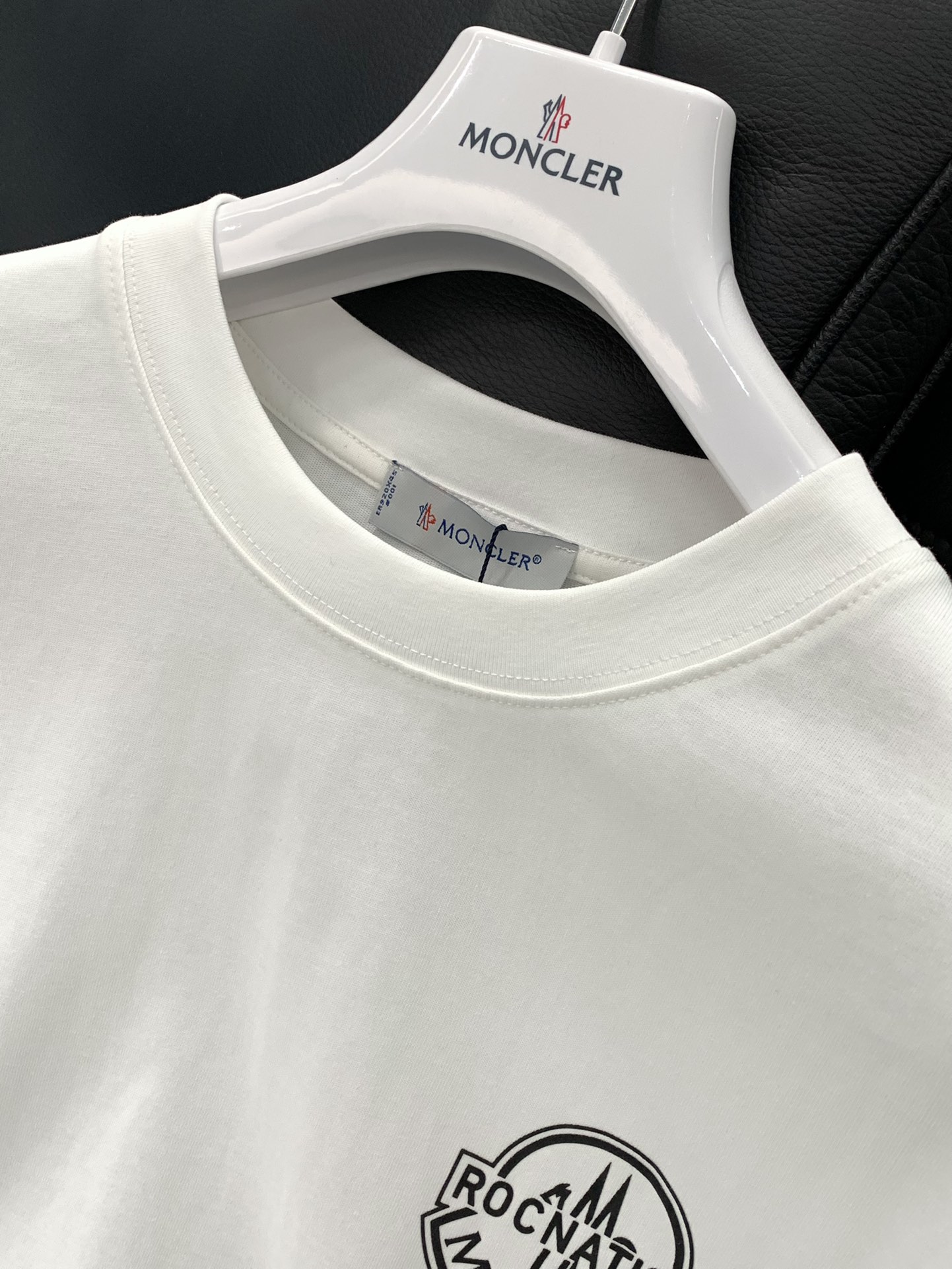 ，Moncler 蒙口，2025夏季最新品，专柜同步有售，原单狠货，时尚休闲圆领短袖T恤，上身舒适！吸睛