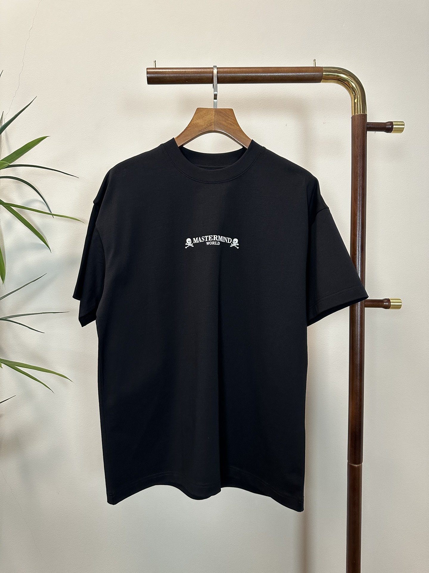 NO:134657,MMJ 2025 new round neck short-sleeved T-shirt high-end version!  Customized fabrics for counters are breathable and comfortable, with impeccable details, and the brand element design concept reflects high quality. The feel is delicate and soft!  It is casually cut, with a great upper body style!  Code number M-3XL, T-shirt,tees,t-shirt,alexander wang19860909MMJ 2025新款 圆领 短袖 T恤 高端版本！专柜定制面料 透气舒适度高,细节无可挑剔,品牌元素设计理念,体现高品质.手感细腻柔软！呈现休闲裁剪,上身版型超赞！ 码数M-3XL,,T-shirt,tees，t-shirt,alexander wang,Men's clothing