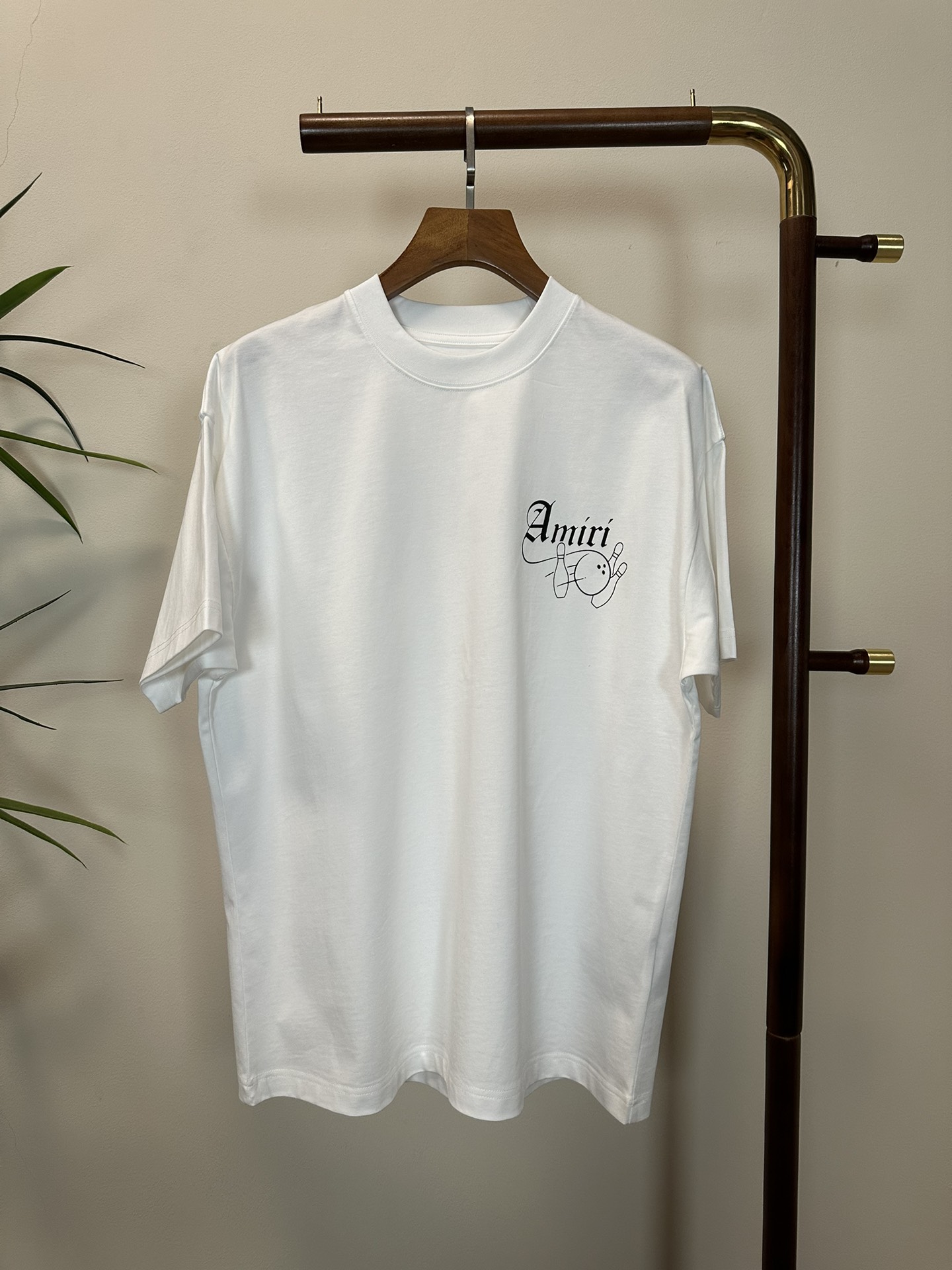 NO:413119,AMi 2025 new round neck short-sleeved T-shirt high-end version!  Customized fabrics for counters are breathable and comfortable, with impeccable details, and the brand element design concept reflects high quality. The feel is delicate and soft!  It is casually cut, with a great upper body style!  Code number M-3XL, T-shirt,tees,t-shirt,alexander wang19860909AMi 2025新款 圆领 短袖 T恤 高端版本！专柜定制面料 透气舒适度高,细节无可挑剔,品牌元素设计理念,体现高品质.手感细腻柔软！呈现休闲裁剪,上身版型超赞！ 码数M-3XL,,T-shirt,tees，t-shirt,alexander wang,Men's clothing