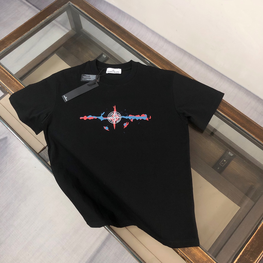 NO:115848,AStone Island 2025 latest T-shirt, couples style ~ original single ruthless product, fashionable and casual short t, specially customized cotton fabric ~ cotton T-shirt ~ pre-washed to prevent deformation and shrinkage, body feel more comfortable and breathable ~ all available in stock ~ unique design style, trendy essential items, three-standard color black/white/dark gray/coffee Size: S M L XL (large version, please report height and weight when ordering),,tees, t-shirt,alexander wang19860909AStone Island 石头岛 2025最新款T恤,情侣款～原单狠货,时尚休闲爆款短t,特供定制棉质面料～ 全棉T恤 ～经过预洗 防止出现变形缩水问题 上身体感更加舒适透气 ～ 全部现货供应～独特设计风格,潮流必备单品,三标齐全 color黑色/白色/深灰色/咖色 Size:S M L XL（偏大版型 下单请报身高体重）,,tees，t-shirt,alexander wang,Men's clothing