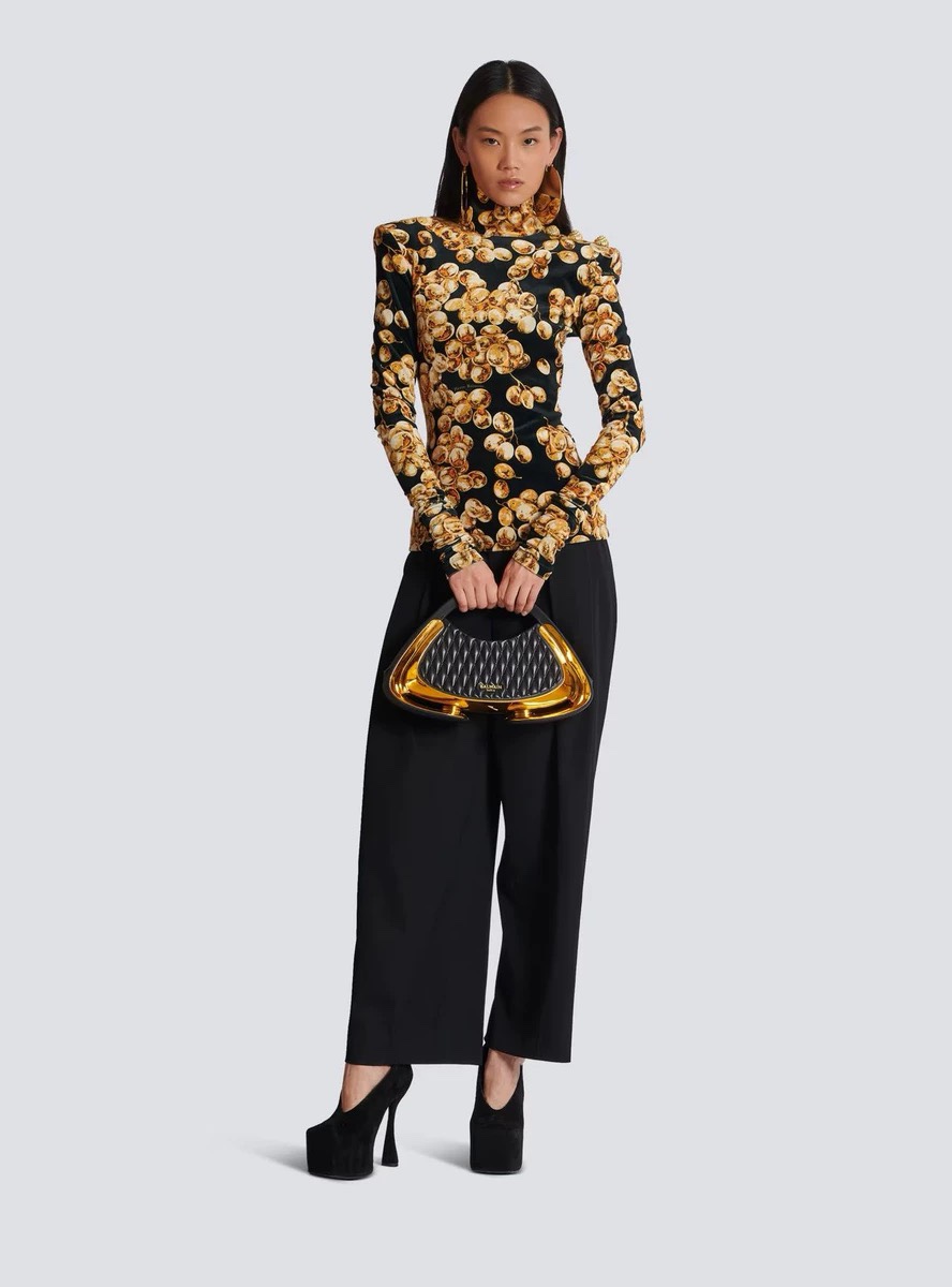 NO:453841,Model number D25010338 Balmai* 25SS new model threaded gold buckle eavesaw embellished with printed elastic slim high neck long-sleeved velvet base shirt top!  Blue and white, black and gold, (M size bust 88, sleeve length 61, clothing length 64) hair, balmain, balmain, alexander wang19860909款号D25010338 Balmai*巴尔曼25SS新款 螺纹金扣肩章装饰满身印花弹力修身显瘦高领长袖丝绒打底衫上衣！蓝白色、黑金色、（M码胸围88,袖长61,衣长64）发,,balmain,balmain,alexander wang,Women's clothing