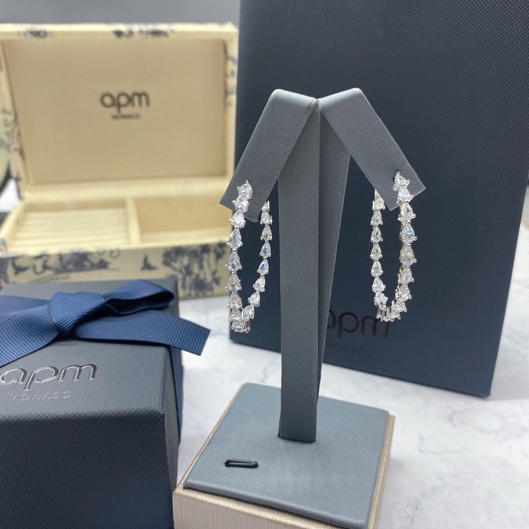 APm monaco新品水滴圆环银色耳环！简约风格诠释隽永时尚，精巧水滴形状，提升造型时尚，璀璨锆石点缀