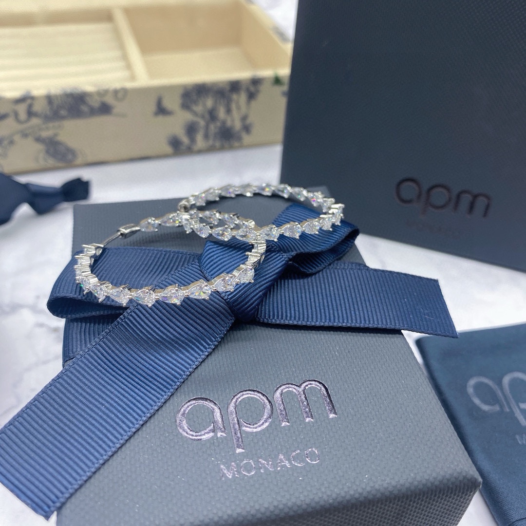APm monaco新品水滴圆环银色耳环！简约风格诠释隽永时尚，精巧水滴形状，提升造型时尚，璀璨锆石点缀