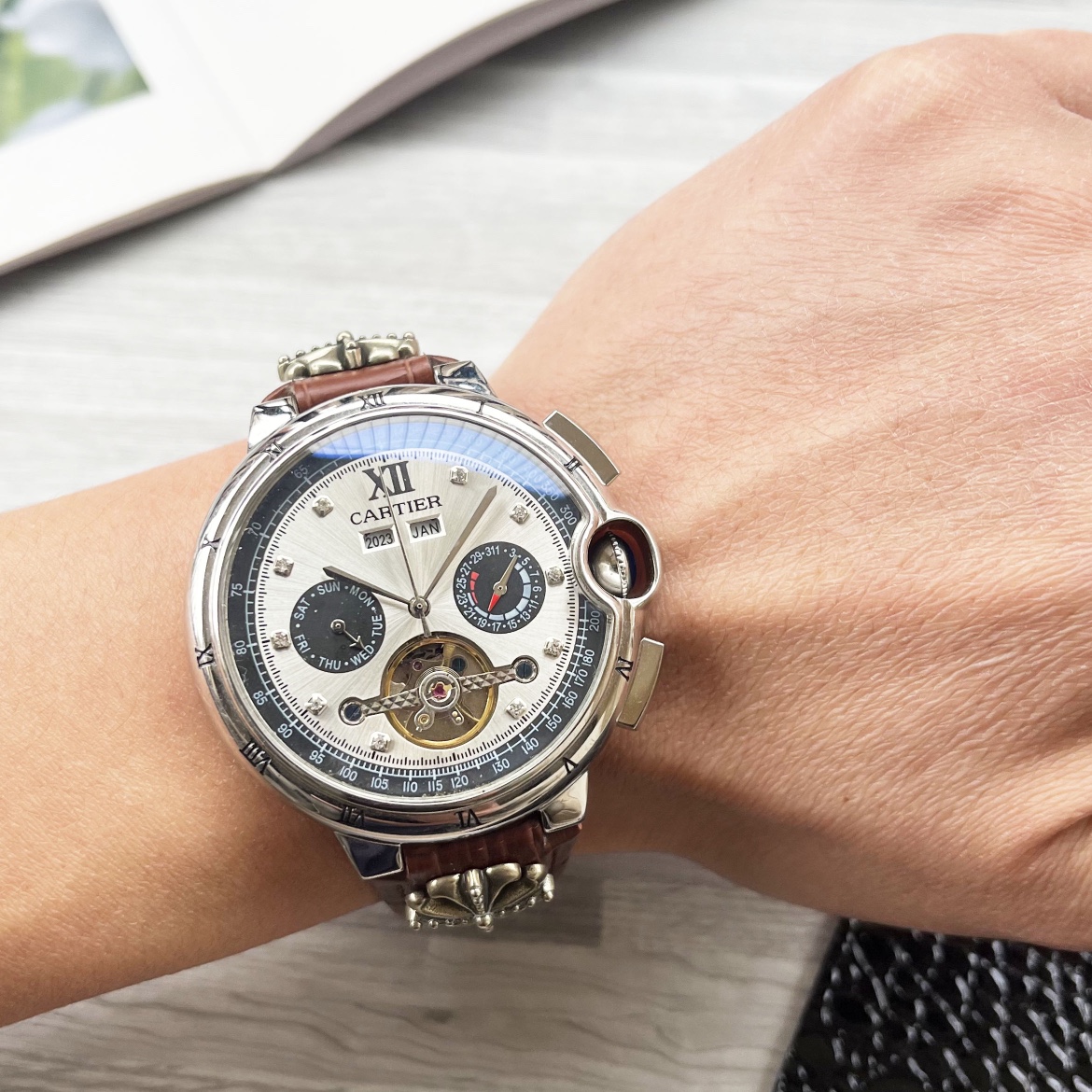 NO:147191,Platinum Blue Balloon Series Shockingly launched [Latest] Cartier Multifunctional Boutique Design [Type] Boutique Men's Watch [Watch Strap] Real Cowhide Strap [Movement] High-end Fully Automatic Mechanical Movement [Mirror] Mineral Strengthened Glass (More High Definition) Elegant Taste, Exotic, Ingenious, Ingenious, Wrist Treasure, Size Diameter 42mm Thickness 12.5mm Hot Sale!  Welcome to reprint!  cartier cowhide19860909白金 蓝气球系列 震撼上市【最新】卡地亚 多功能精品设计【类型】精品男士腕表【表带】真牛皮表带【机芯】高端全自动机械机芯【镜面】矿物质强化玻璃（更高清） 品味高雅 浩瀚大气 匠心独运 腕间瑰宝 尺寸直径42mm厚12.5mm热卖上市！欢迎转载！,,cartier,cowhide,Watch