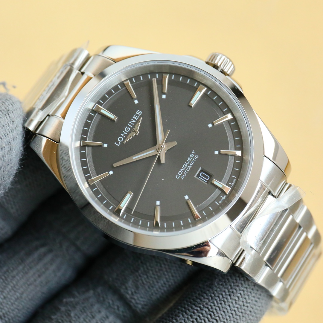 统一1000
💍2025全新推出浪琴LONGINES-浪琴康卡斯悦动系列✨✨ 💍
【机芯】搭载机芯2824全自动机械机芯,全新塑封原装机,改良版技术成熟十分稳定动力储备高达48小时💍
【表壳】“锤压式”316S精培钢。表壳直径41毫米,拉丝抛光处理过渡流畅质感拉满,完美表壳质感。防水性能无后顾之忧,装配蓝宝石玻璃镜面,超清防刮不泛青 💍
【字面针】字面附加刻度夜光功能,颜色齐全:优雅银/经典黑/百搭绿/深邃蓝💍
【钢带皮带】💍 折叠式表扣饰以品牌标志工艺细腻纹路清晰,皮带颜色与正品一致。搭配美光精致表扣,精良,舒适而坚固。
阳光运动兼具优雅商务风格,适合日常佩戴,职场通勤和聚会轻松驾驭
💍诚挚欢迎各位表友品鉴!