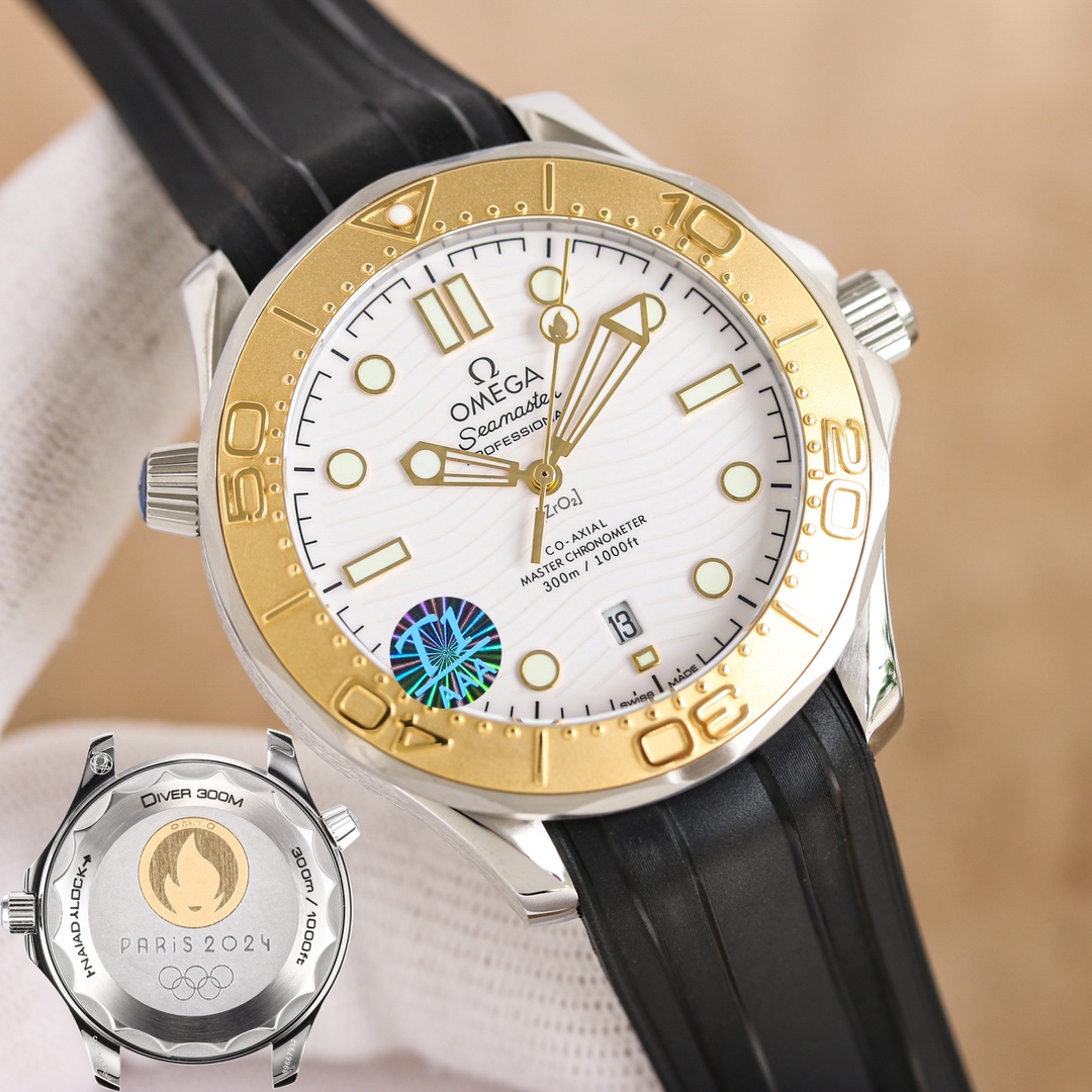 NO:147240,Platinum, rose, steel belt 2025 latest Omega top products OMEGA SEAMASTER Seahorse, Master Chronometer watch 42mm diving watch, local polishing of fine steel brushed case The bezel is made of black ceramic, decorated with white enamel diving scale The word ring scale is not easy to wear and distort the countdown bezel rotates counterclockwise one-way Dome sapphire mirror-plated anti-glare film  There is a calendar window at 6 o'clock, the hollowed-out hands and embossed hour scales are rhodium-plated, and covered with Super-LumiNova luminous coating, blue-green two-color luminous, minute hand green luminous display and bezel green luminous spots are used for diving oxygen countdown, multiple waterproof screw-in crowns, corrugated edge design transparent watch back movement operation is clearly visible, and a new imported mechanical movement is replicated with 8800 movement. Steel belt and natural rubber strap (durable) can be easily replaced, and different wearing styles are switched. The watch diameter is 42mm, and the actual photo is shipped.,,omega19860909白金、玫,钢带 2025最新款欧米茄顶级产品 OMEGA欧米茄SEAMASTER海马,至臻天文台表42毫米潜水表,精钢拉丝表壳局部抛光处理 表圈采用黑色陶瓷,饰以白色珐琅潜水刻度 字圈刻度不易磨损掉色 倒计时表圈逆时针单向转动 穹型蓝宝石镜面镀防眩光膜 6点钟位置设有日历窗口,镂空指针和浮雕小时刻度经镀铑处理,并覆以Super-LumiNova夜光涂层,蓝绿双色夜光,分针绿色夜光显示配合表圈绿色夜光点用于潜水氧气倒计时,多重防水旋入式表冠,波纹边缘设计透明表背机芯运转美态清晰可见,采用全新进口机械机芯复刻8800机芯.钢带和天然橡胶表带（经久耐用）可轻易更换,切换不同佩戴风格.表径42mm 出货实拍.,,omega,Watch