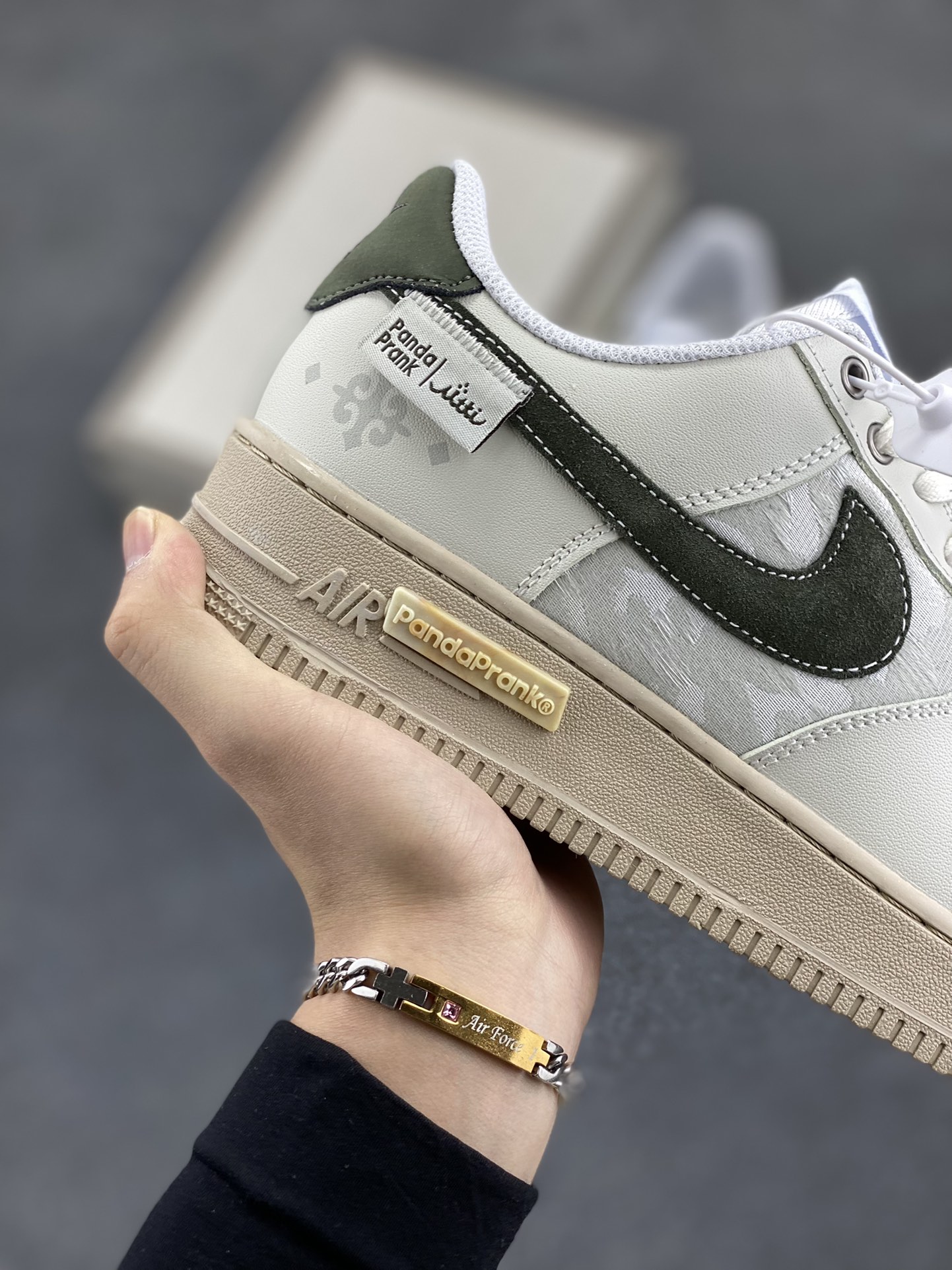 图片[6]-Nike Air Force 1 Low 空军一号低帮百搭休闲运动板鞋。柔软、弹性十足的缓震性能和出色的中底设计，横跨复古与现代的外型结合，造就出风靡全球三十多年的Force 1，直到今天还深受青睐。 货号：CJ2288-011 尺码：36 36.5 37.5 38 38.5 39 40 40.5 41 42 42.5 43 44 44.5 45-选品中心