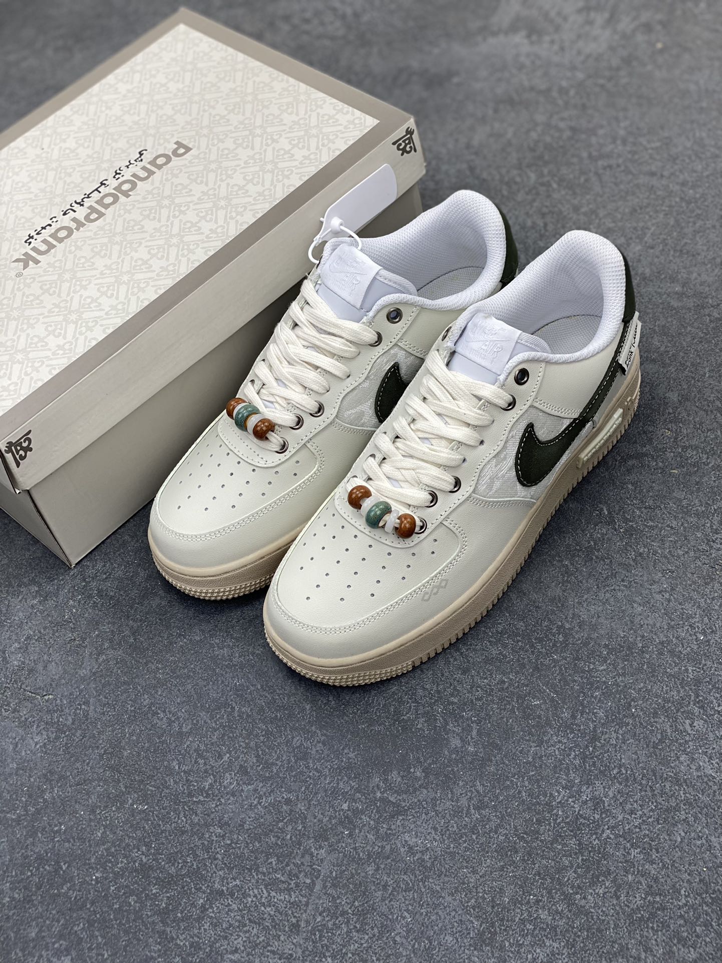图片[8]-Nike Air Force 1 Low 空军一号低帮百搭休闲运动板鞋。柔软、弹性十足的缓震性能和出色的中底设计，横跨复古与现代的外型结合，造就出风靡全球三十多年的Force 1，直到今天还深受青睐。 货号：CJ2288-011 尺码：36 36.5 37.5 38 38.5 39 40 40.5 41 42 42.5 43 44 44.5 45-选品中心
