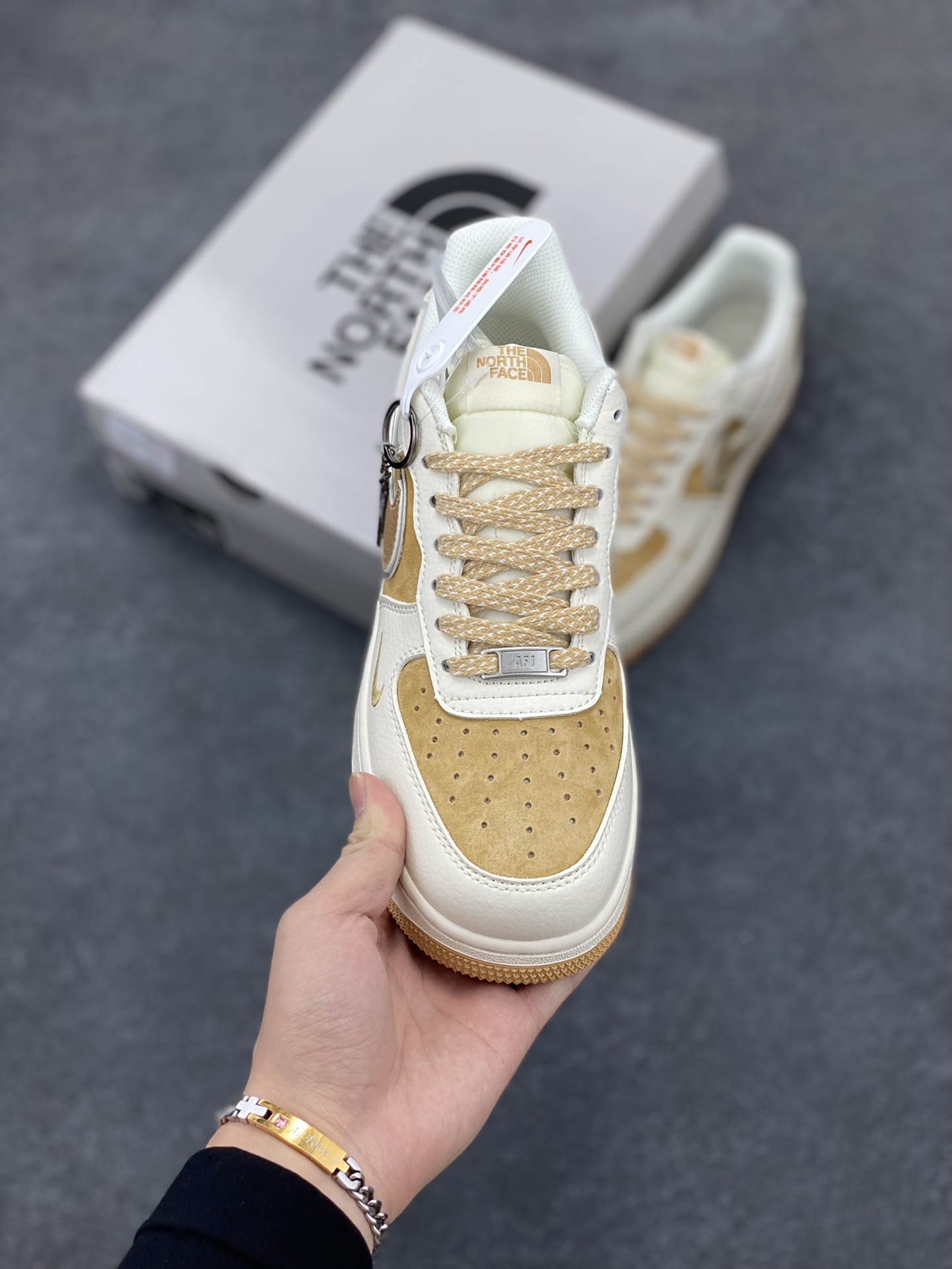 图片[2]-NIke Air Force 1 \’07 Low “北面联名”空军一号 低帮 运动鞋 休闲鞋 折边针车 工艺难度大 原楦头原纸板 原装鞋盒 定制五金配件 内置全掌气垫 原厂鞋底 货号：QY6818-533 尺码：36 36.5 37.5 38 38.5 39 40 40.5 41 42 42.5 43 44 44.5 45-选品中心
