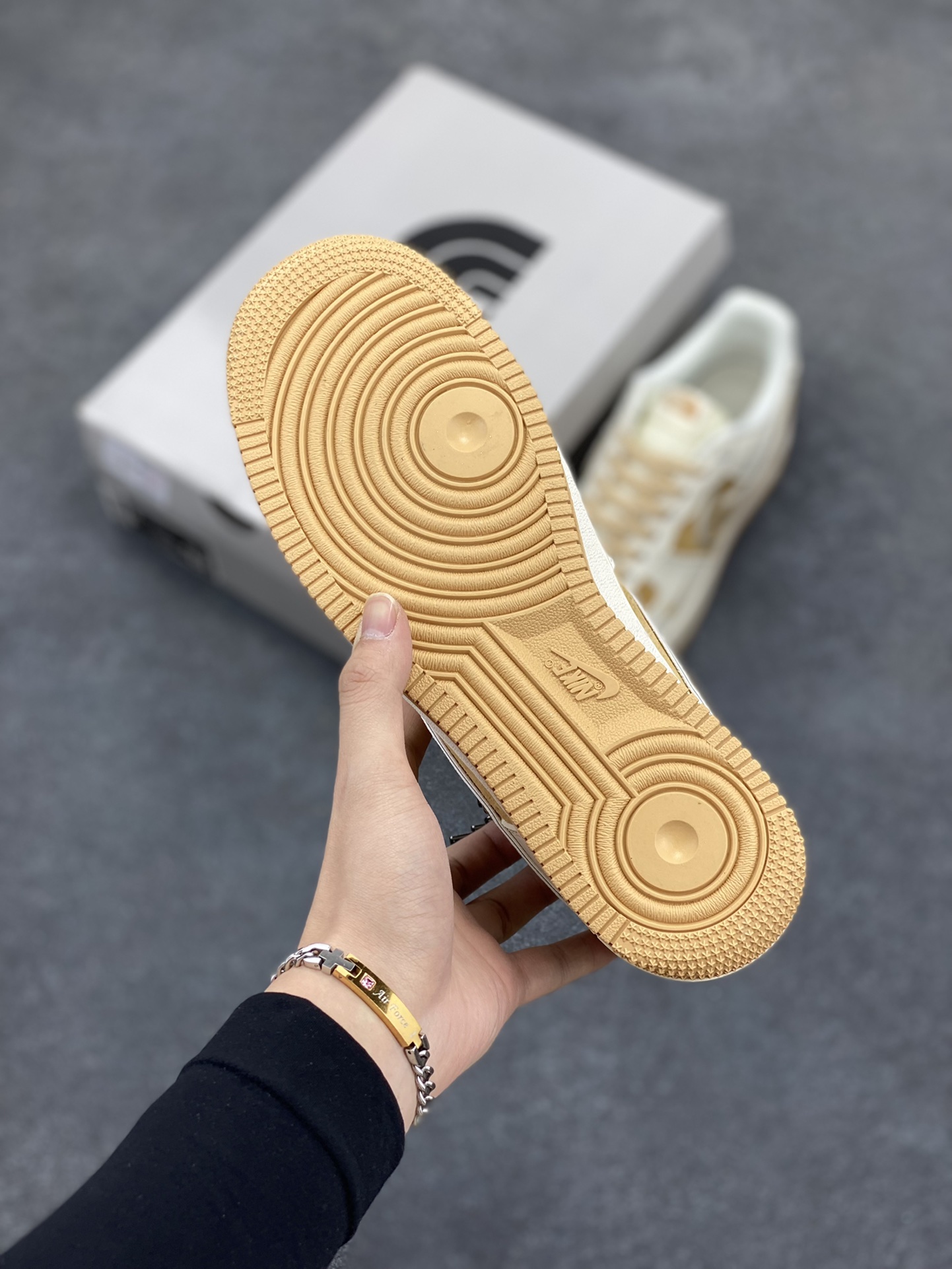 图片[5]-NIke Air Force 1 \’07 Low “北面联名”空军一号 低帮 运动鞋 休闲鞋 折边针车 工艺难度大 原楦头原纸板 原装鞋盒 定制五金配件 内置全掌气垫 原厂鞋底 货号：QY6818-533 尺码：36 36.5 37.5 38 38.5 39 40 40.5 41 42 42.5 43 44 44.5 45-选品中心