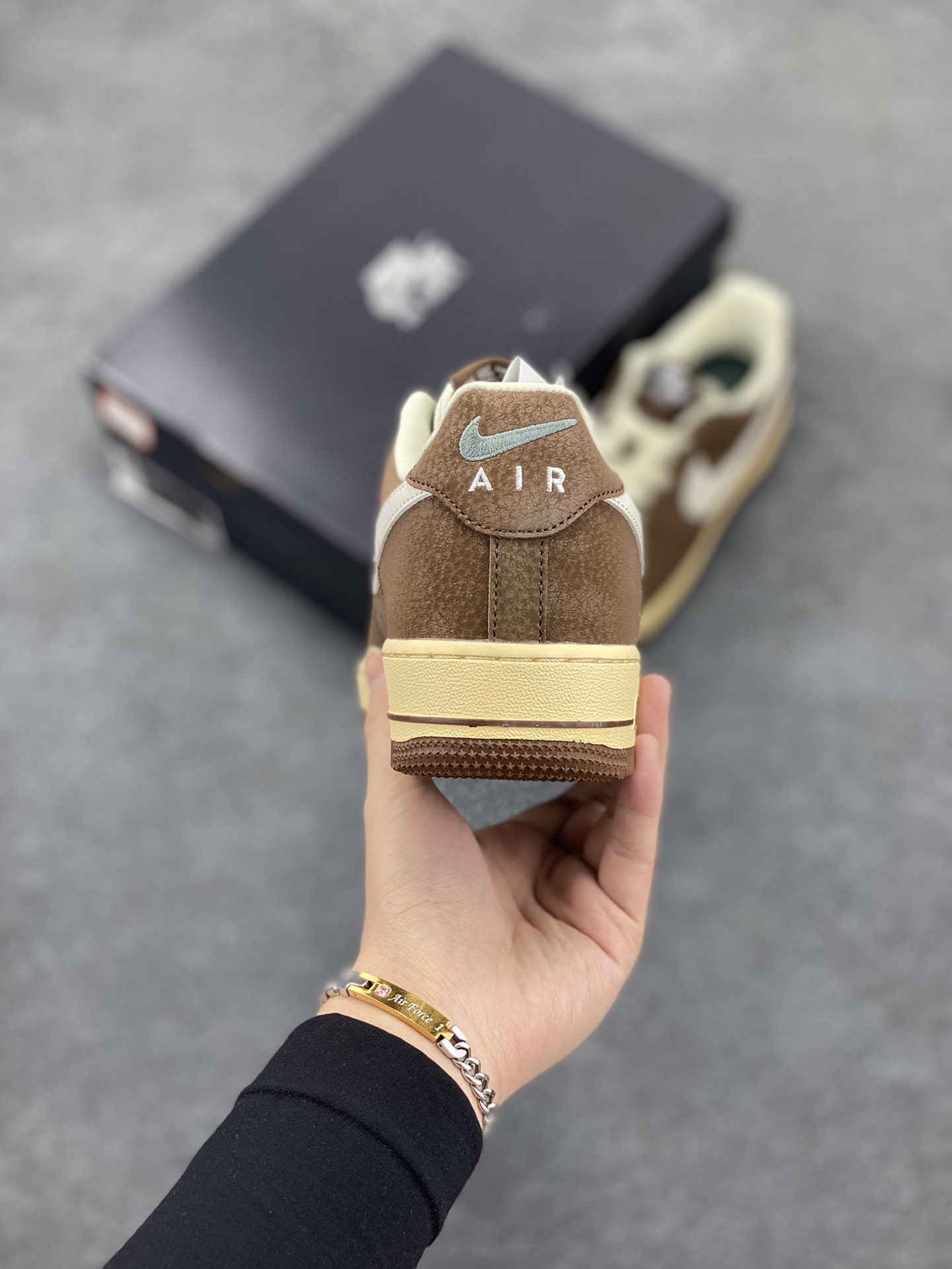 图片[4]-Air Force 1\’ 07 巧克力棕 原楦头原纸板 打造纯正空军版型 专注外贸渠道 全掌内置蜂窝气垫 #原盒配件 原厂中底钢印、拉帮完美 货号：FZ3592-259 尺码：36 36.5 37.5 38 38.5 39 40 40.5 41 42 42.5 43 44 44.5 45-选品中心