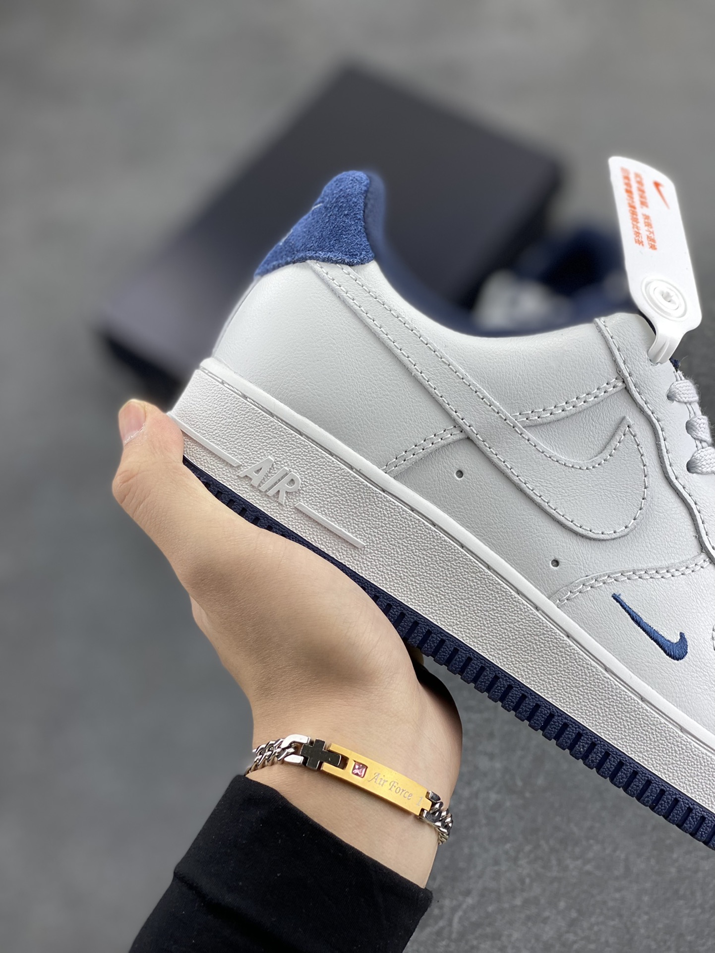 图片[6]-Air Force 1\’ 07 深蓝小勾 原楦头原纸板 打造纯正空军版型 专注外贸渠道 全掌内置蜂窝气垫 #原盒配件 原厂中底钢印、拉帮完美 货号：HM9483-001 尺码：36 36.5 37.5 38 38.5 39 40 40.5 41 42 42.5 43 44 44.5 45-选品中心