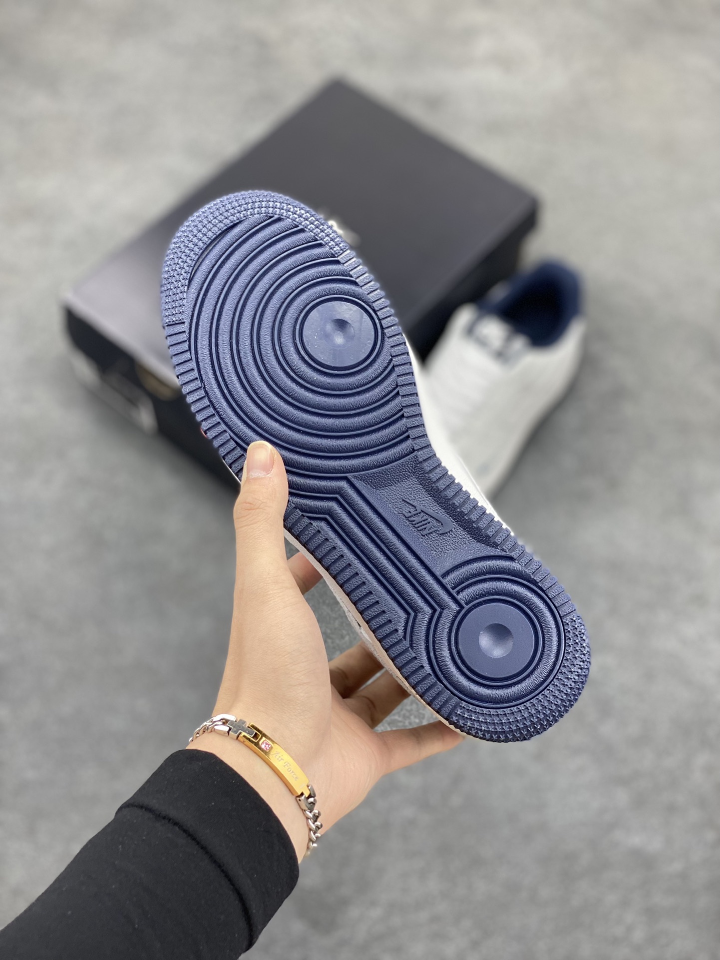 图片[5]-Air Force 1\’ 07 深蓝小勾 原楦头原纸板 打造纯正空军版型 专注外贸渠道 全掌内置蜂窝气垫 #原盒配件 原厂中底钢印、拉帮完美 货号：HM9483-001 尺码：36 36.5 37.5 38 38.5 39 40 40.5 41 42 42.5 43 44 44.5 45-选品中心