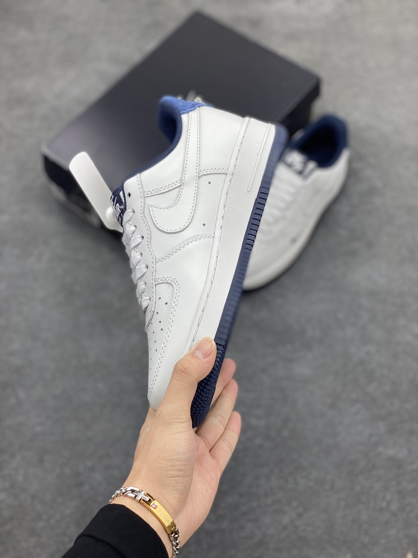 图片[3]-Air Force 1\’ 07 深蓝小勾 原楦头原纸板 打造纯正空军版型 专注外贸渠道 全掌内置蜂窝气垫 #原盒配件 原厂中底钢印、拉帮完美 货号：HM9483-001 尺码：36 36.5 37.5 38 38.5 39 40 40.5 41 42 42.5 43 44 44.5 45-选品中心