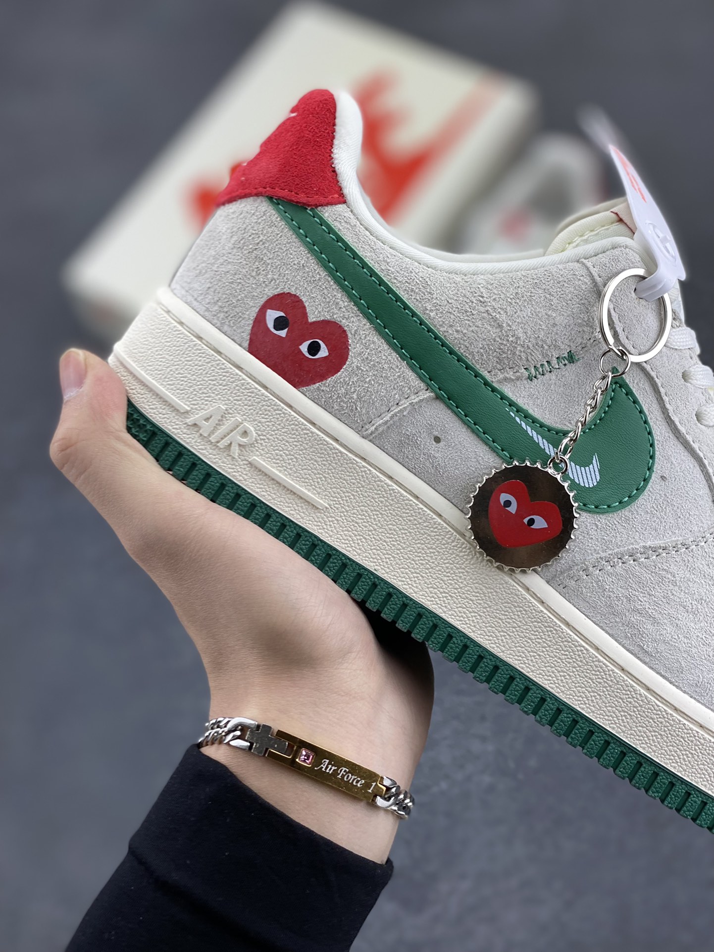 图片[6]-NIke Air Force 1 \’07 Low “川久保龄联名——猪八绿勾”空军一号 低帮 运动鞋 休闲鞋 折边针车 工艺难度大 原楦头原纸板 原装鞋盒 定制五金配件 内置全掌气垫 原厂鞋底 货号：DF0188-033 尺码：36 36.5 37.5 38 38.5 39 40 40.5 41 42 42.5 43 44 44.5 45-选品中心