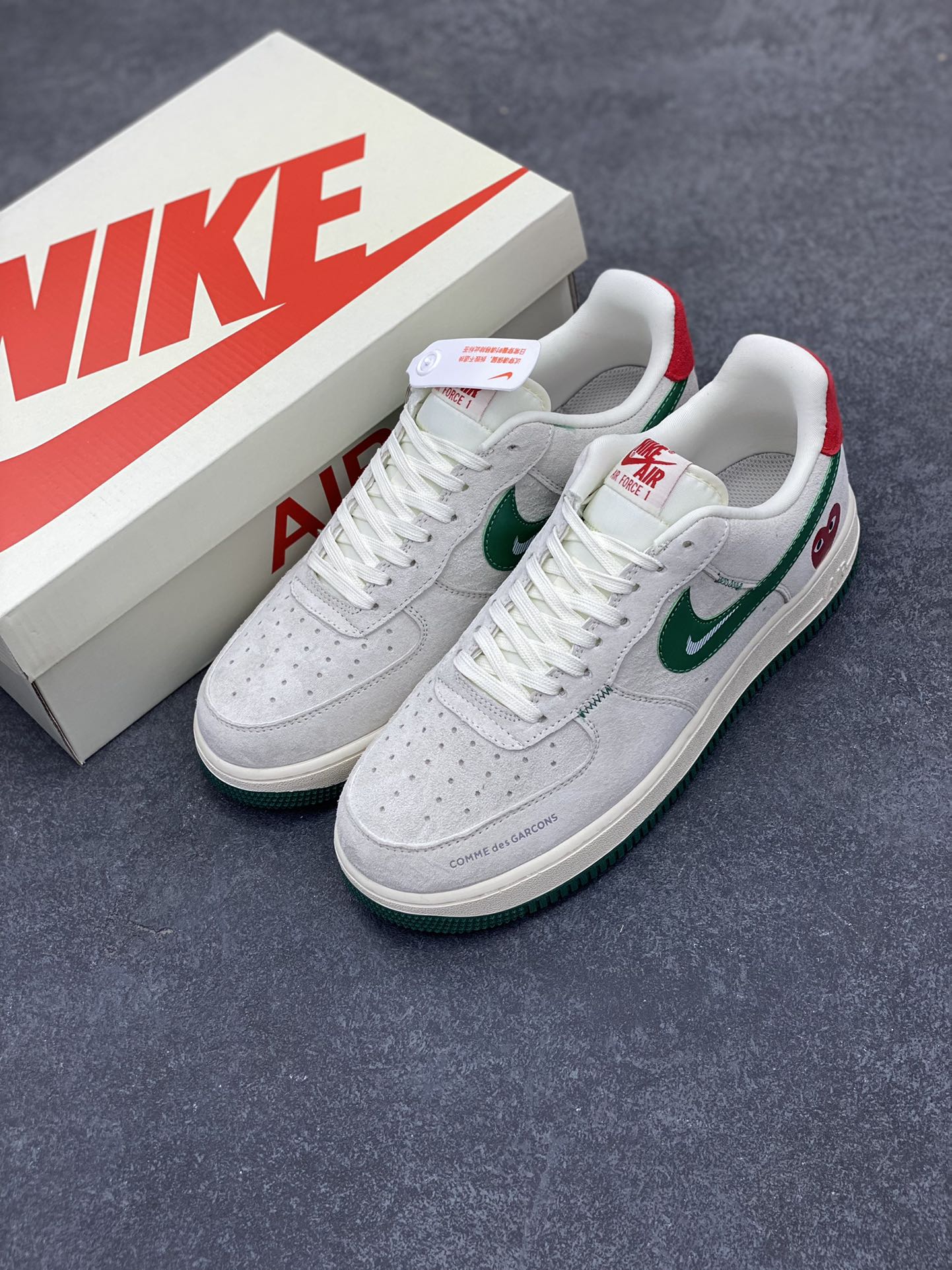 图片[8]-NIke Air Force 1 \’07 Low “川久保龄联名——猪八绿勾”空军一号 低帮 运动鞋 休闲鞋 折边针车 工艺难度大 原楦头原纸板 原装鞋盒 定制五金配件 内置全掌气垫 原厂鞋底 货号：DF0188-033 尺码：36 36.5 37.5 38 38.5 39 40 40.5 41 42 42.5 43 44 44.5 45-选品中心