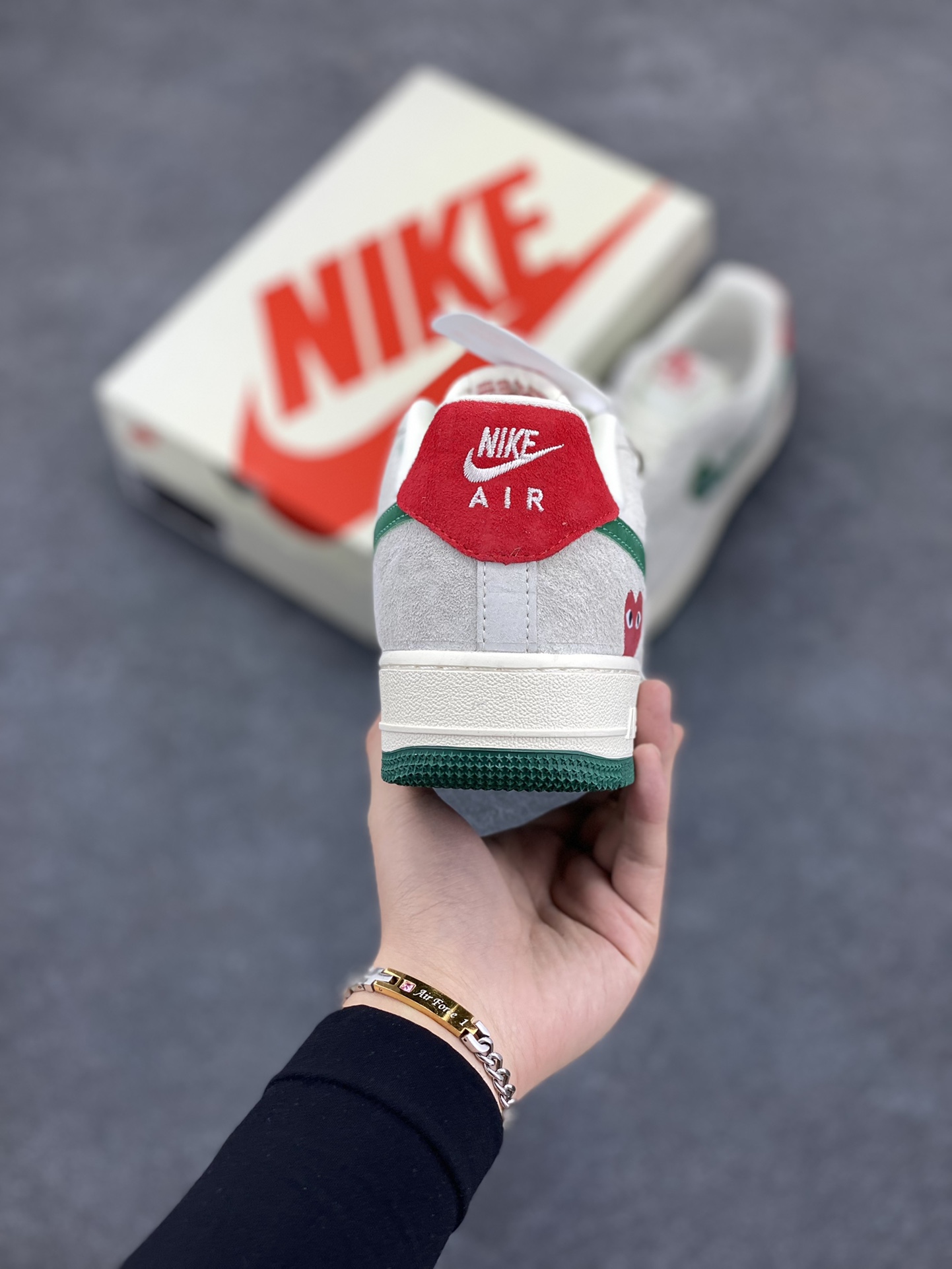 图片[4]-NIke Air Force 1 \’07 Low “川久保龄联名——猪八绿勾”空军一号 低帮 运动鞋 休闲鞋 折边针车 工艺难度大 原楦头原纸板 原装鞋盒 定制五金配件 内置全掌气垫 原厂鞋底 货号：DF0188-033 尺码：36 36.5 37.5 38 38.5 39 40 40.5 41 42 42.5 43 44 44.5 45-选品中心