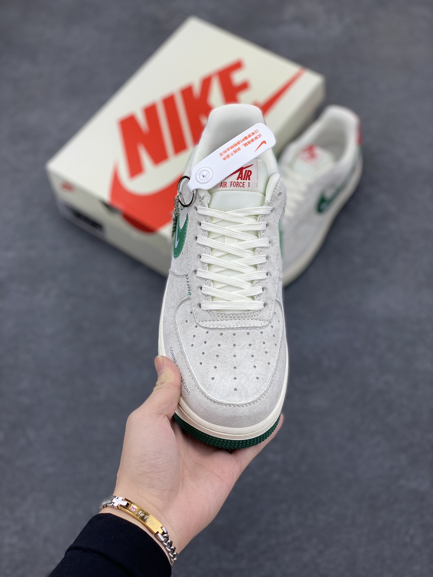 图片[2]-NIke Air Force 1 \’07 Low “川久保龄联名——猪八绿勾”空军一号 低帮 运动鞋 休闲鞋 折边针车 工艺难度大 原楦头原纸板 原装鞋盒 定制五金配件 内置全掌气垫 原厂鞋底 货号：DF0188-033 尺码：36 36.5 37.5 38 38.5 39 40 40.5 41 42 42.5 43 44 44.5 45-选品中心