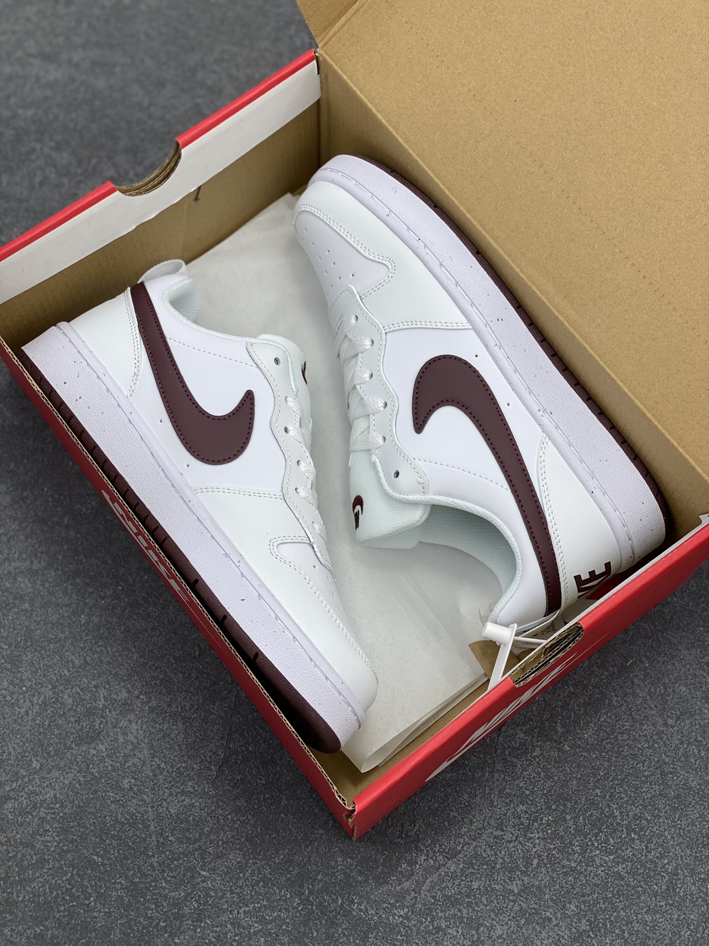 图片[9]-福利特价 Nike Court Borough Low 低帮百搭透气休闲运动板鞋男女鞋 经典耐用的设计，兼顾舒适脚感和出众风范，演绎匠心之作。结构性的支撑贴合感结合复古篮球设计，塑就场外全明星风范。 货号：DV5456-112 尺码：35.5 36 36.5 37.5 38 38.5 39 40 40.5 41 42 42.5 43-选品中心