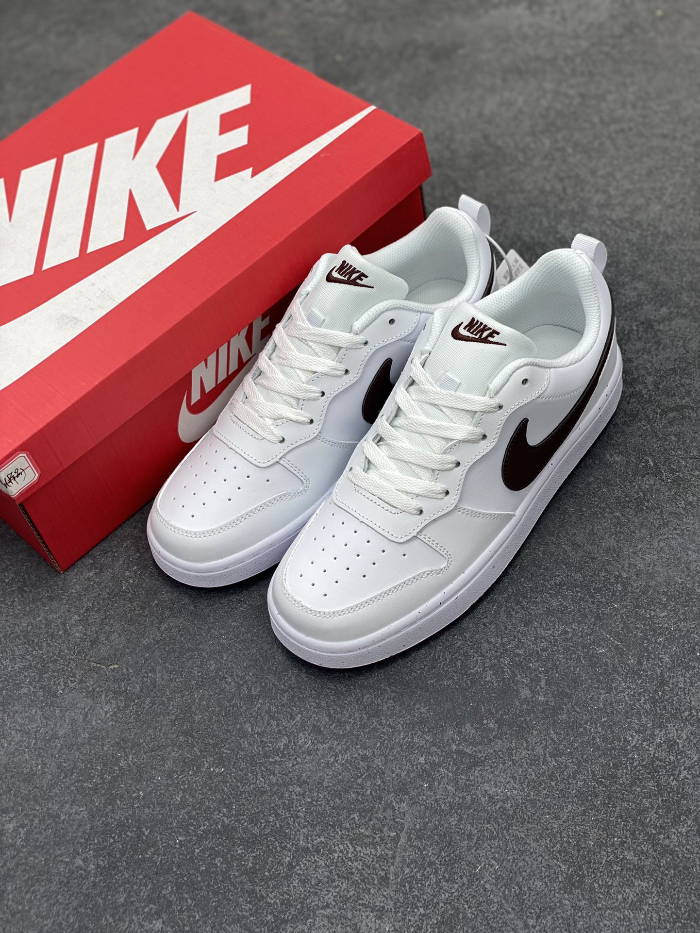 图片[8]-福利特价 Nike Court Borough Low 低帮百搭透气休闲运动板鞋男女鞋 经典耐用的设计，兼顾舒适脚感和出众风范，演绎匠心之作。结构性的支撑贴合感结合复古篮球设计，塑就场外全明星风范。 货号：DV5456-112 尺码：35.5 36 36.5 37.5 38 38.5 39 40 40.5 41 42 42.5 43-选品中心