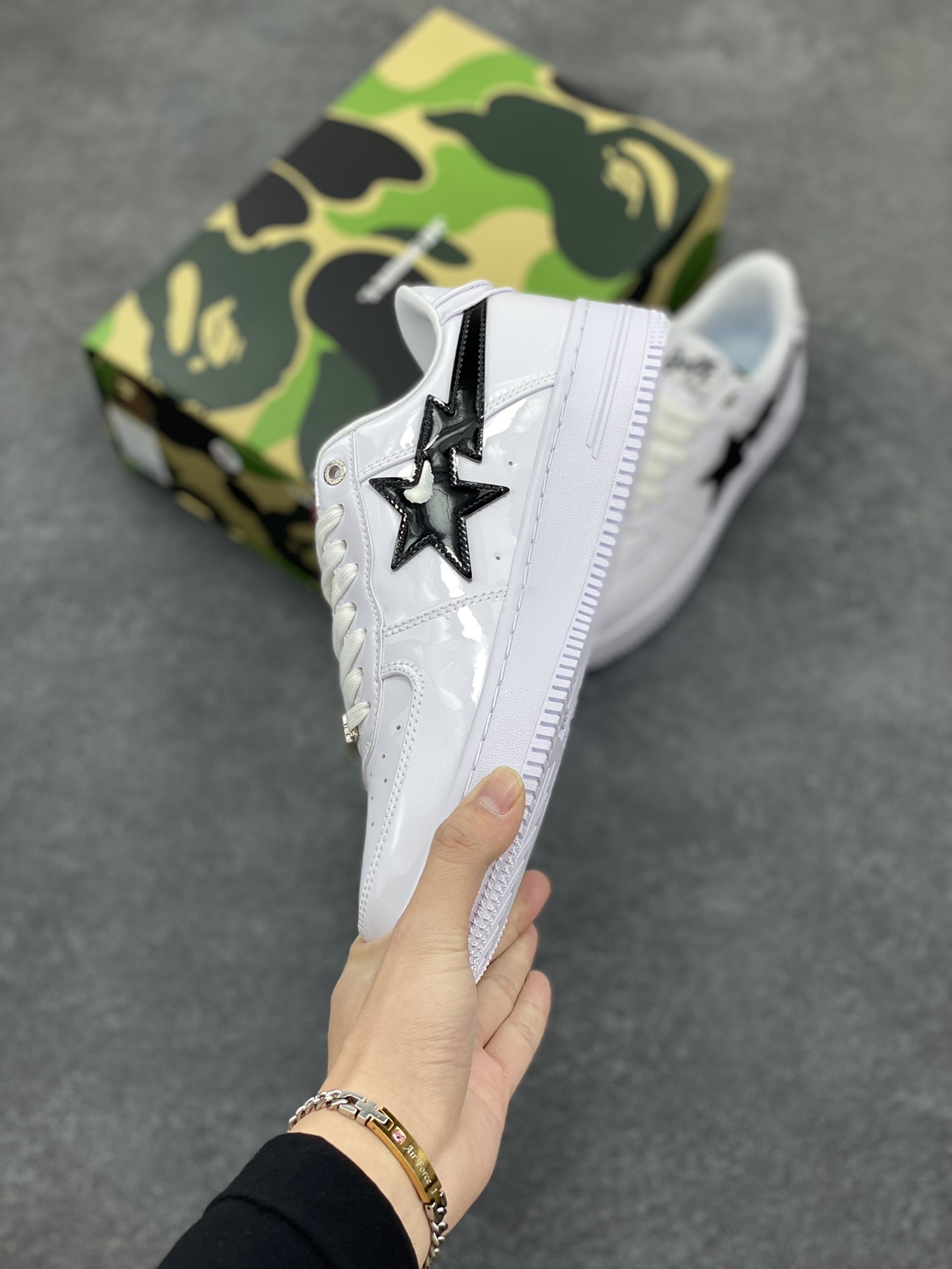 图片[3]-Bape Sk8 Sta To Nigo“ 潮流教父Nigo 品牌 猿人头低帮经典运动休闲板鞋 全套顶级包装 包含猿人logo定制防尘袋 定制迷彩鞋垫一副 抗压收纳抽屉式鞋盒 货号：1K30191302 尺码：36 36.5 37.5 38 38.5 39 40 40.5 41 42 42.5 43 44 44.5 45 46-选品中心
