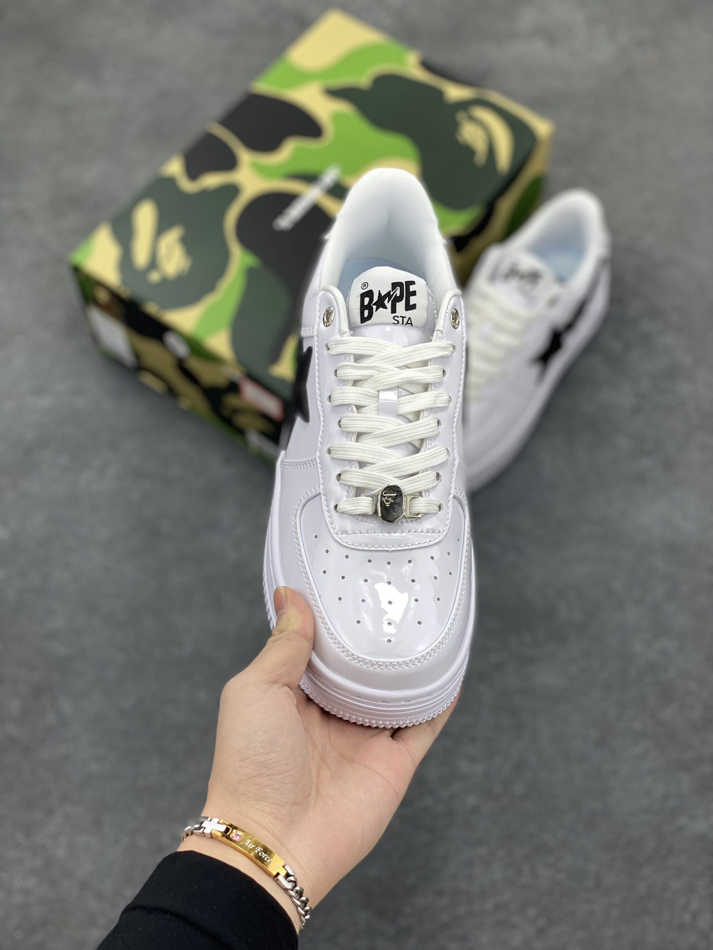 图片[2]-Bape Sk8 Sta To Nigo“ 潮流教父Nigo 品牌 猿人头低帮经典运动休闲板鞋 全套顶级包装 包含猿人logo定制防尘袋 定制迷彩鞋垫一副 抗压收纳抽屉式鞋盒 货号：1K30191302 尺码：36 36.5 37.5 38 38.5 39 40 40.5 41 42 42.5 43 44 44.5 45 46-选品中心