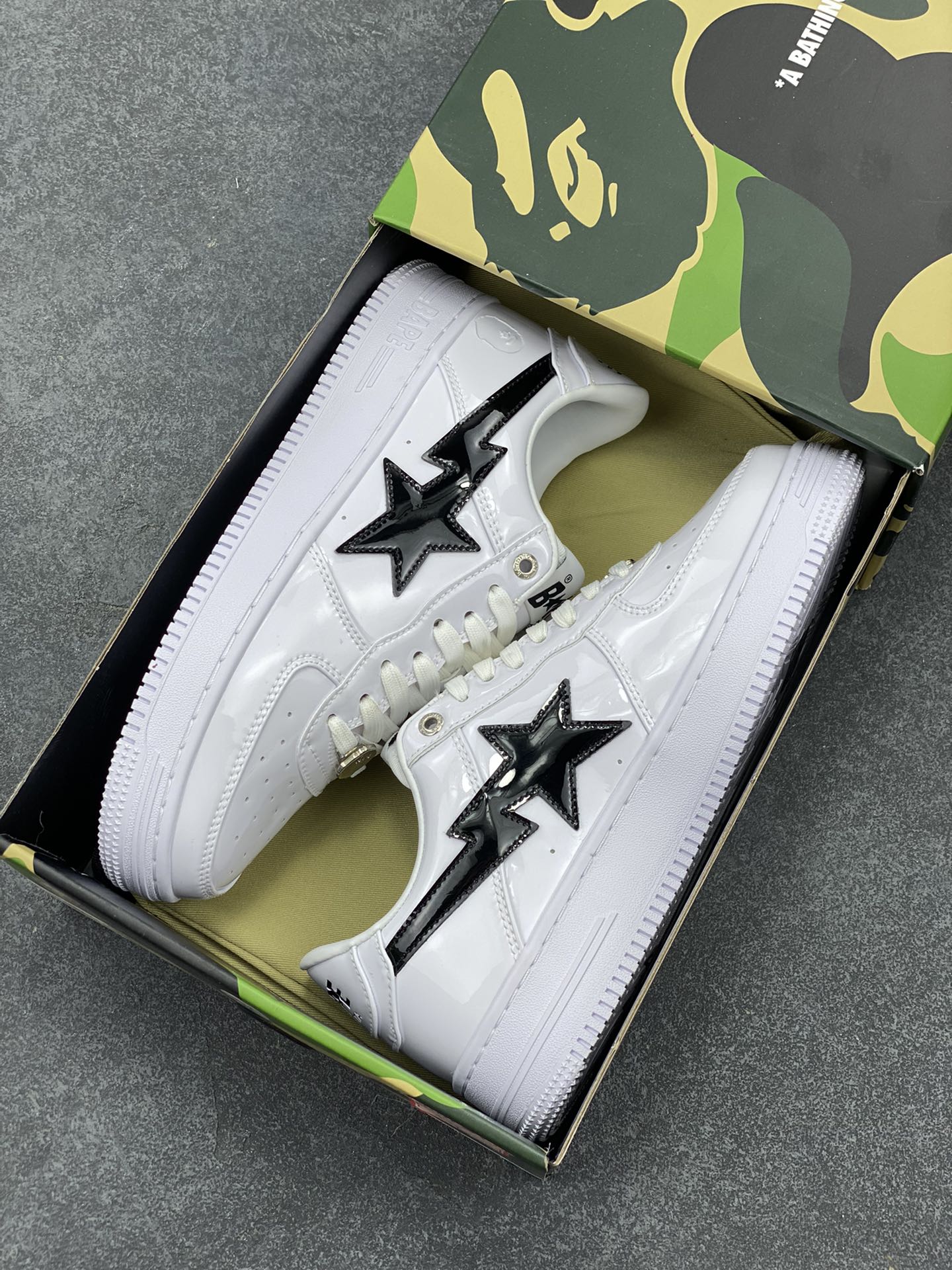 图片[9]-Bape Sk8 Sta To Nigo“ 潮流教父Nigo 品牌 猿人头低帮经典运动休闲板鞋 全套顶级包装 包含猿人logo定制防尘袋 定制迷彩鞋垫一副 抗压收纳抽屉式鞋盒 货号：1K30191302 尺码：36 36.5 37.5 38 38.5 39 40 40.5 41 42 42.5 43 44 44.5 45 46-选品中心