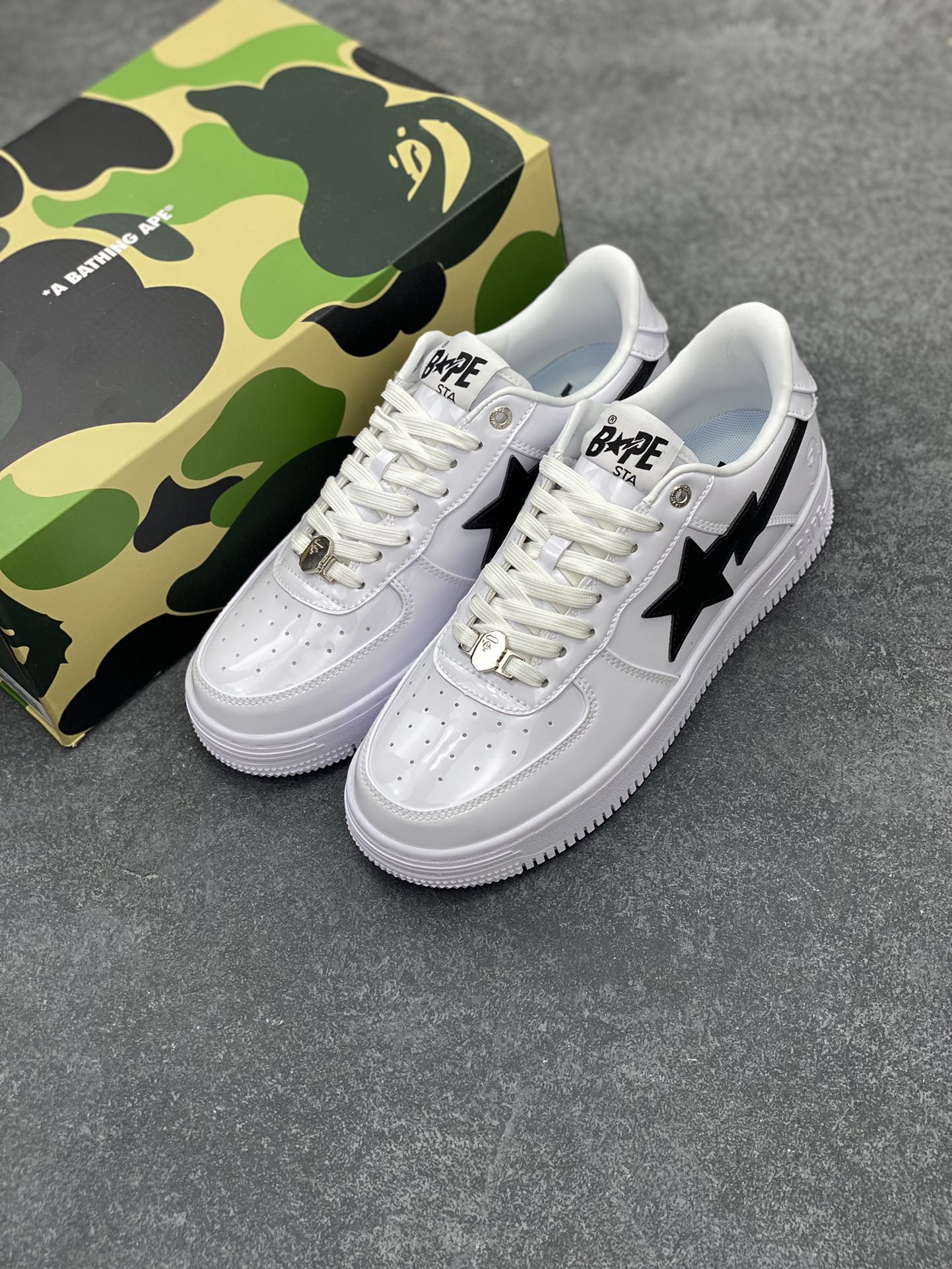 图片[8]-Bape Sk8 Sta To Nigo“ 潮流教父Nigo 品牌 猿人头低帮经典运动休闲板鞋 全套顶级包装 包含猿人logo定制防尘袋 定制迷彩鞋垫一副 抗压收纳抽屉式鞋盒 货号：1K30191302 尺码：36 36.5 37.5 38 38.5 39 40 40.5 41 42 42.5 43 44 44.5 45 46-选品中心