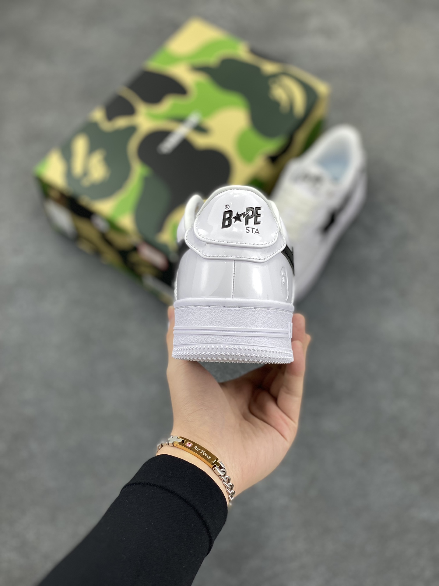 图片[4]-Bape Sk8 Sta To Nigo“ 潮流教父Nigo 品牌 猿人头低帮经典运动休闲板鞋 全套顶级包装 包含猿人logo定制防尘袋 定制迷彩鞋垫一副 抗压收纳抽屉式鞋盒 货号：1K30191302 尺码：36 36.5 37.5 38 38.5 39 40 40.5 41 42 42.5 43 44 44.5 45 46-选品中心