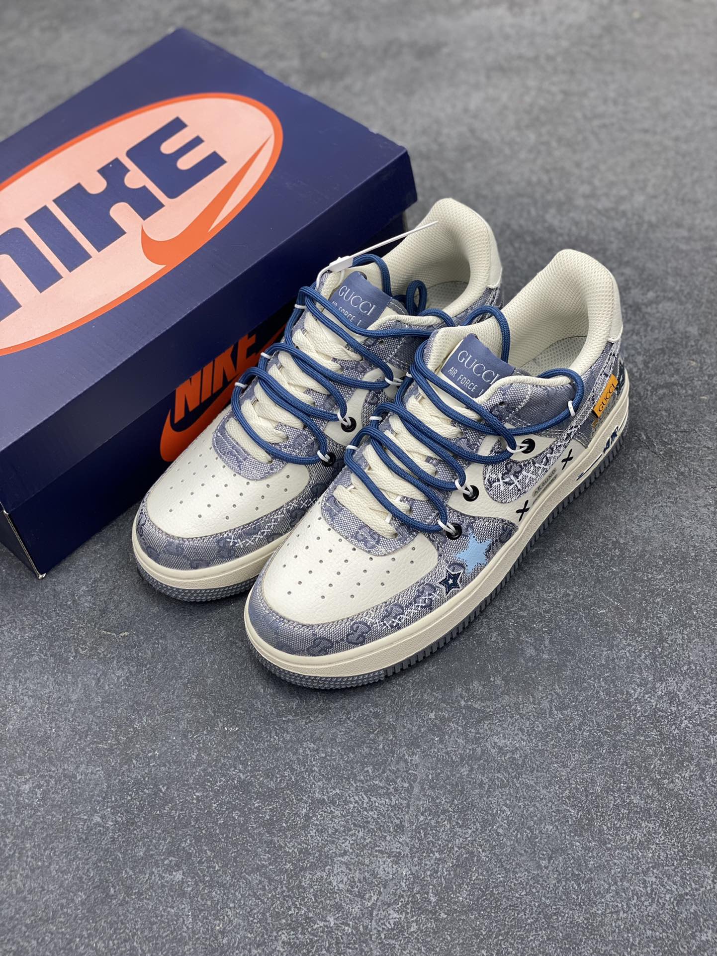 图片[8]-Nike Air Force 1 Low✨ “Blue Star” ✨“蓝色星星”空军一号低帮休闲运动绑带板鞋  在浩瀚无垠的宇宙中，有一颗独特的蓝色星星。它不像其他星星那样闪烁着耀眼的金黄或白炽的光芒，而是散发着一种静谧而神秘的蓝光，宛如一颗被遗落的蓝宝石，在黑暗的星际间独自闪耀。  货号：BD0077-222  尺码：36 36.5 37.5 38 38.5 39 40 40.5 41 42 42.5 43 44 44.5 45-选品中心