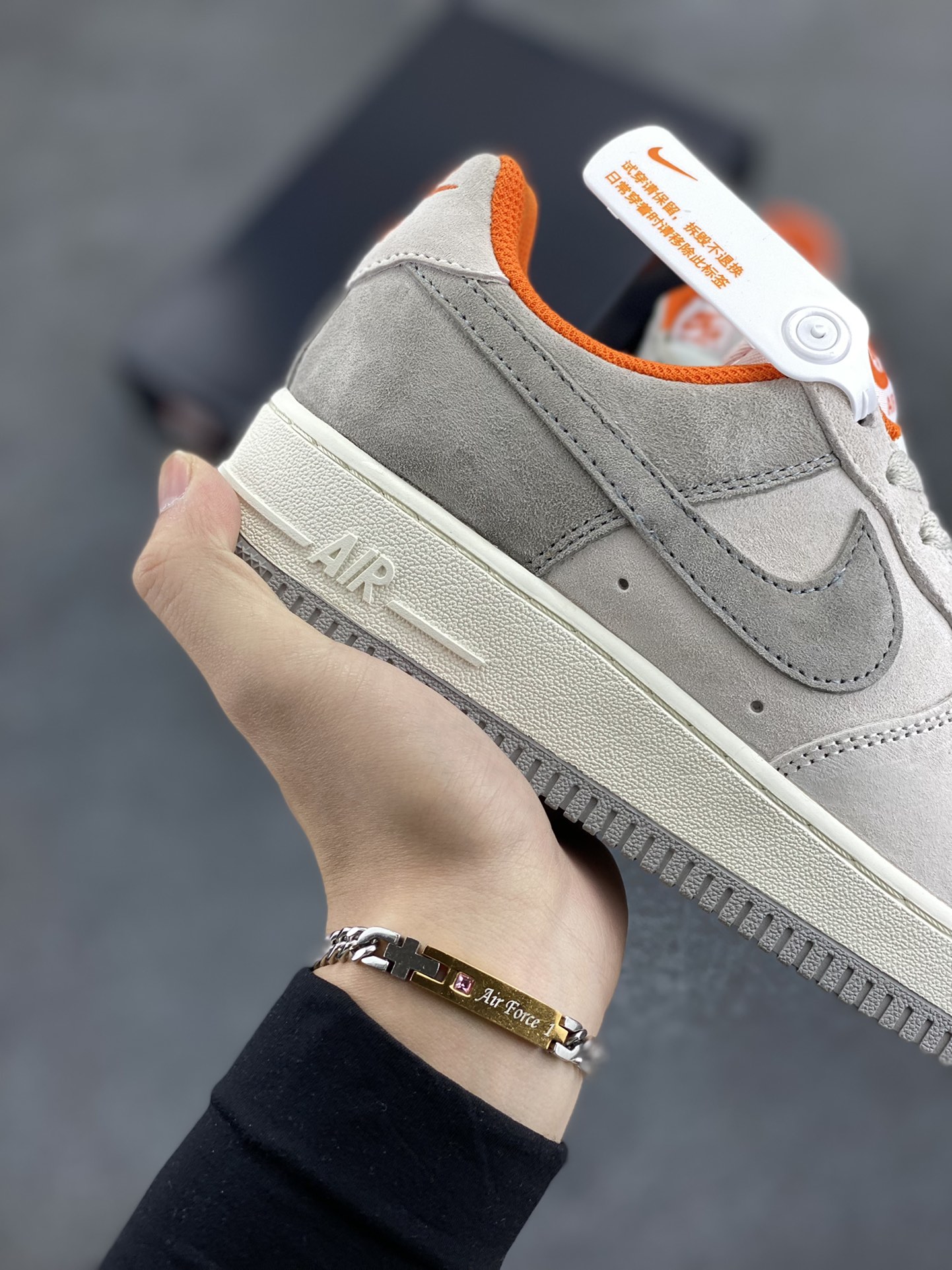 图片[6]-Nike Air Force 1 \’07 灰橙麂皮 空军一号低帮休闲板鞋 进口麂皮 3M反光 原楦头原纸板 纯正空军版型 内置全掌气垫 原厂中底钢印 货号：CQ5059-102 尺码：36 36.5 37.5 38 38.5 39 40 40.5 41 42 42.5 43 44 44.5 45-选品中心