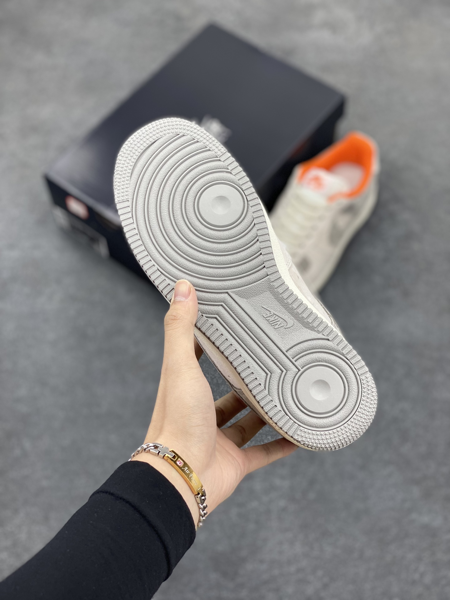 图片[5]-Nike Air Force 1 \’07 灰橙麂皮 空军一号低帮休闲板鞋 进口麂皮 3M反光 原楦头原纸板 纯正空军版型 内置全掌气垫 原厂中底钢印 货号：CQ5059-102 尺码：36 36.5 37.5 38 38.5 39 40 40.5 41 42 42.5 43 44 44.5 45-选品中心