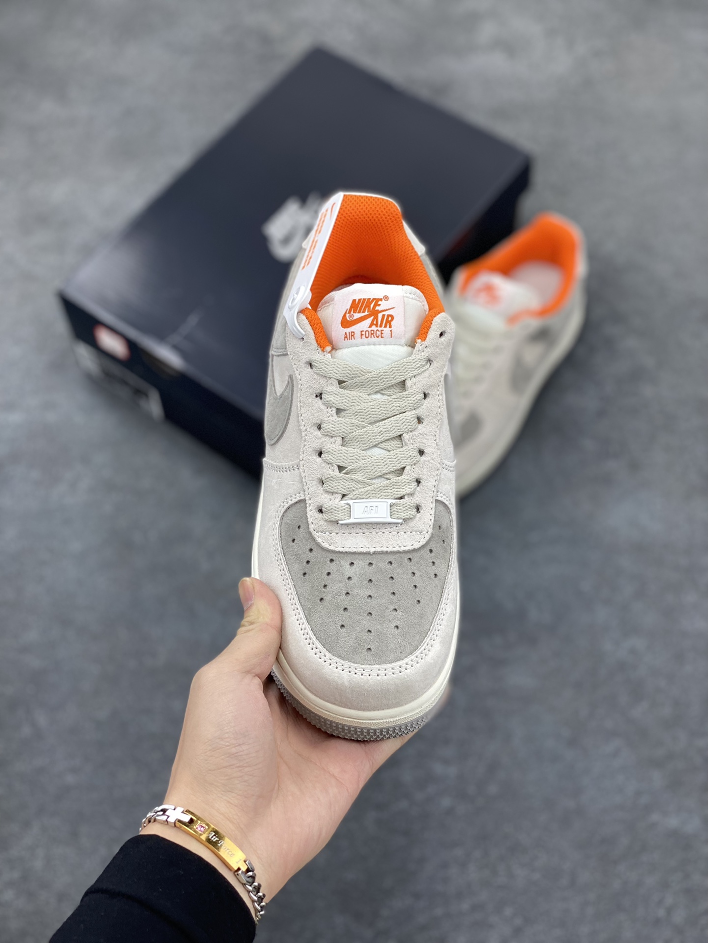 图片[2]-Nike Air Force 1 \’07 灰橙麂皮 空军一号低帮休闲板鞋 进口麂皮 3M反光 原楦头原纸板 纯正空军版型 内置全掌气垫 原厂中底钢印 货号：CQ5059-102 尺码：36 36.5 37.5 38 38.5 39 40 40.5 41 42 42.5 43 44 44.5 45-选品中心