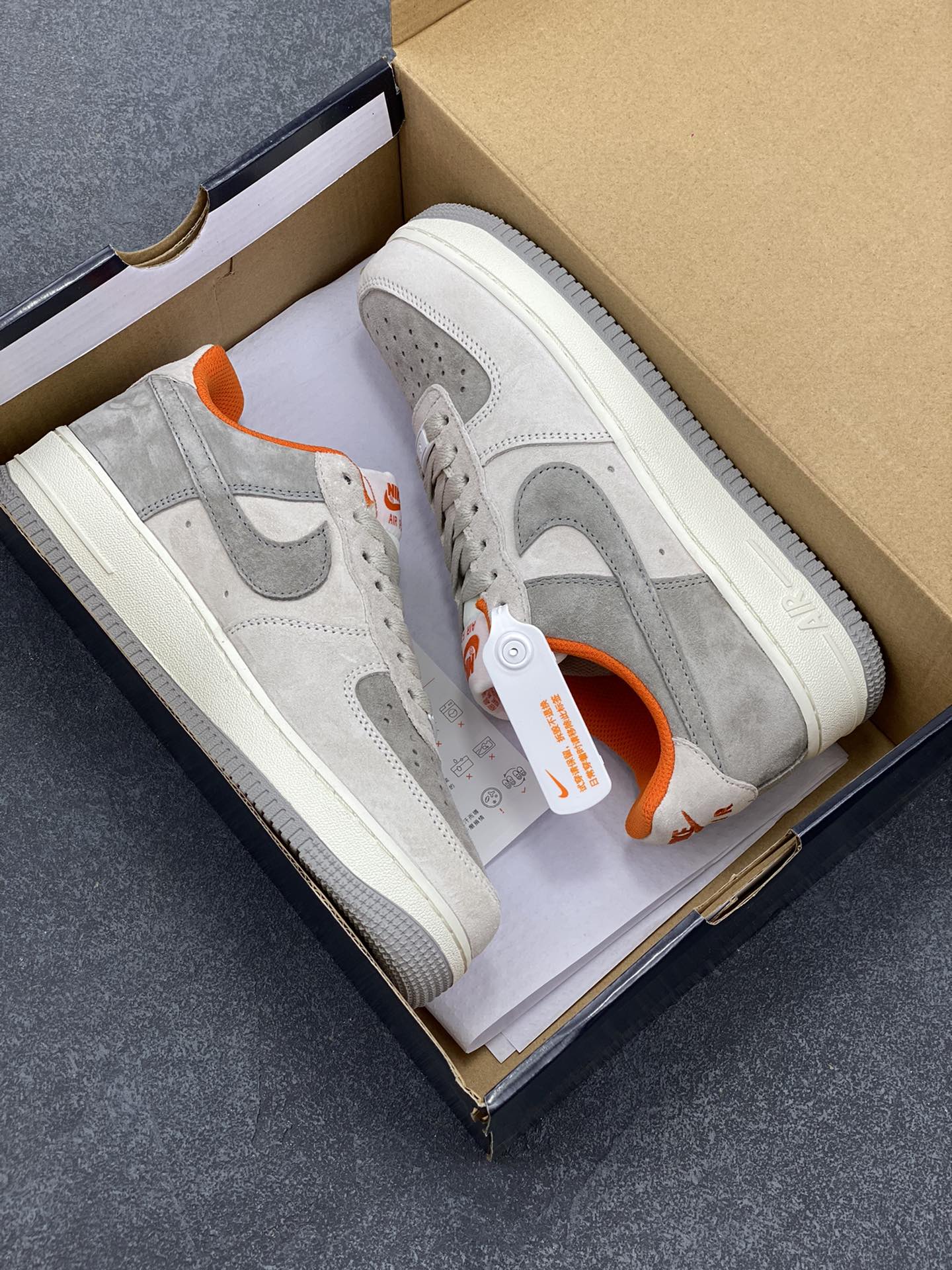 图片[9]-Nike Air Force 1 \’07 灰橙麂皮 空军一号低帮休闲板鞋 进口麂皮 3M反光 原楦头原纸板 纯正空军版型 内置全掌气垫 原厂中底钢印 货号：CQ5059-102 尺码：36 36.5 37.5 38 38.5 39 40 40.5 41 42 42.5 43 44 44.5 45-选品中心