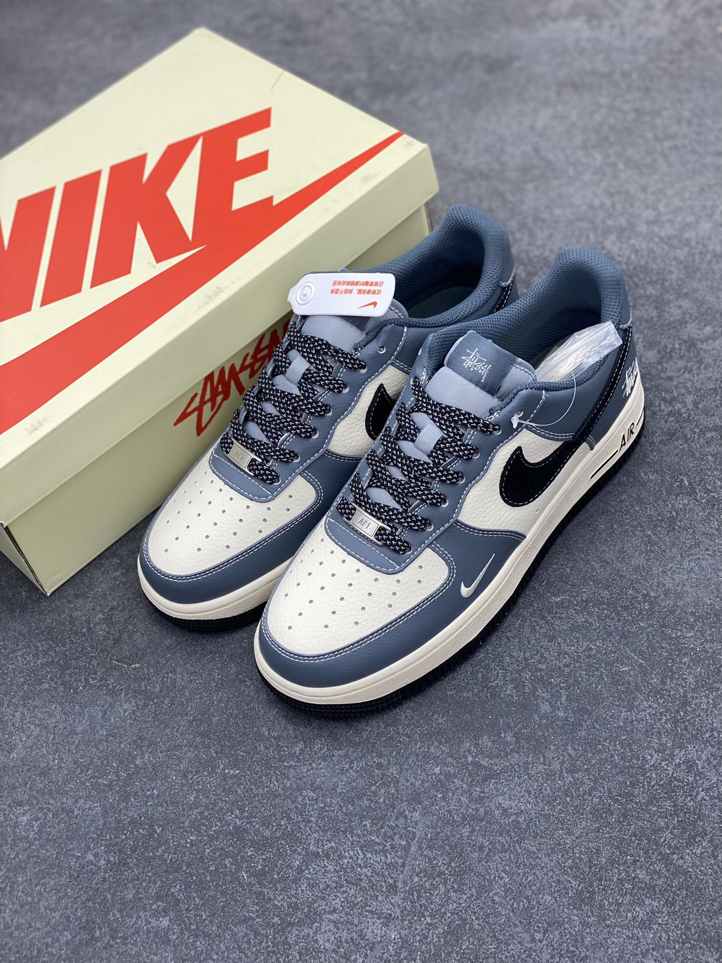 图片[8]-NIke Air Force 1 \’07 Low “斯图西联名–亮蓝黑勾”空军一号 低帮 运动鞋 休闲鞋 折边针车 工艺难度大 原楦头原纸板 原装鞋盒 定制五金配件 内置全掌气垫 原厂鞋底 货号：XZ3328-198 尺码：36 36.5 37.5 38 38.5 39 40 40.5 41 42 42.5 43 44 44.5 45-选品中心