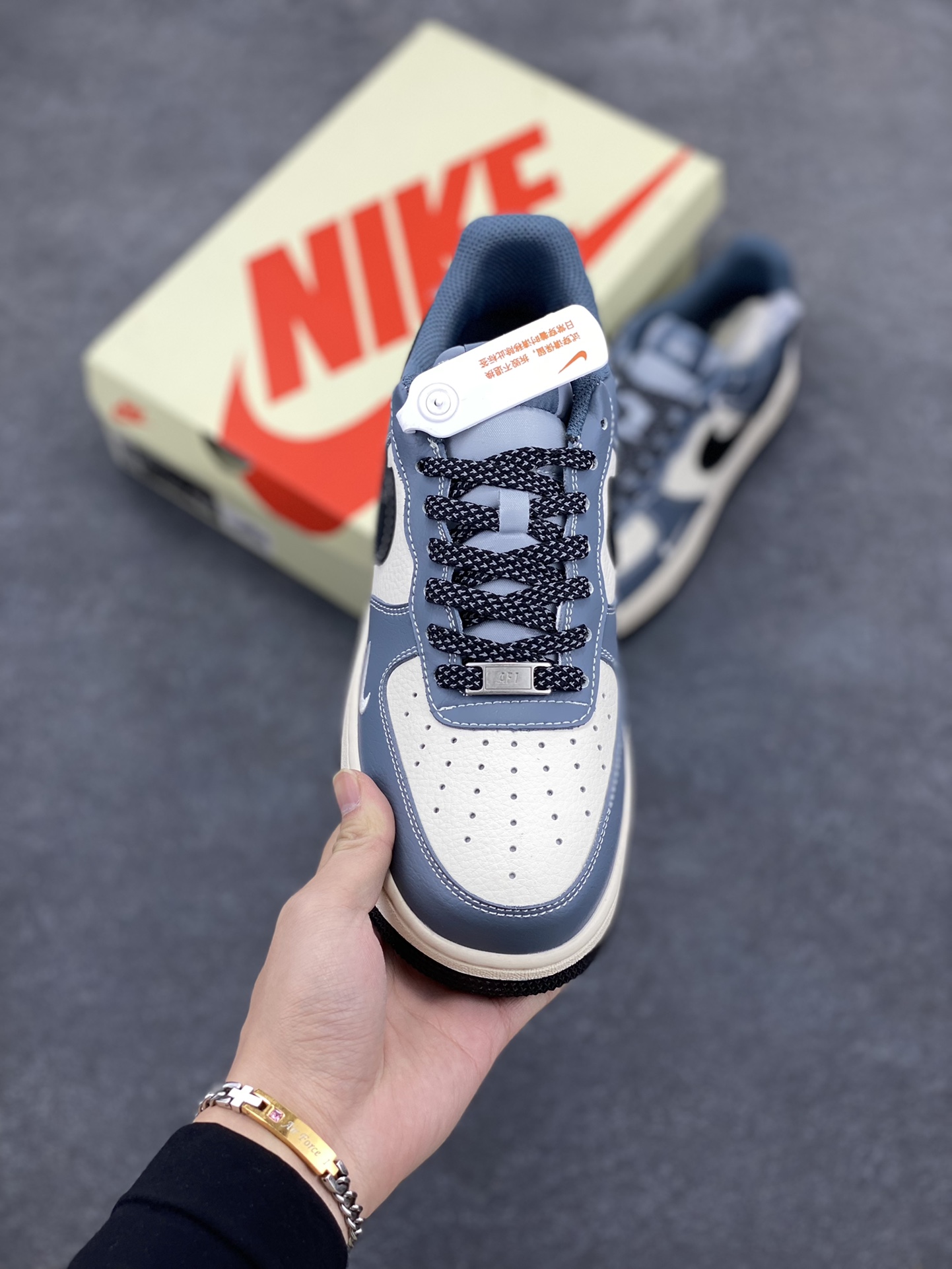 图片[2]-NIke Air Force 1 \’07 Low “斯图西联名–亮蓝黑勾”空军一号 低帮 运动鞋 休闲鞋 折边针车 工艺难度大 原楦头原纸板 原装鞋盒 定制五金配件 内置全掌气垫 原厂鞋底 货号：XZ3328-198 尺码：36 36.5 37.5 38 38.5 39 40 40.5 41 42 42.5 43 44 44.5 45-选品中心