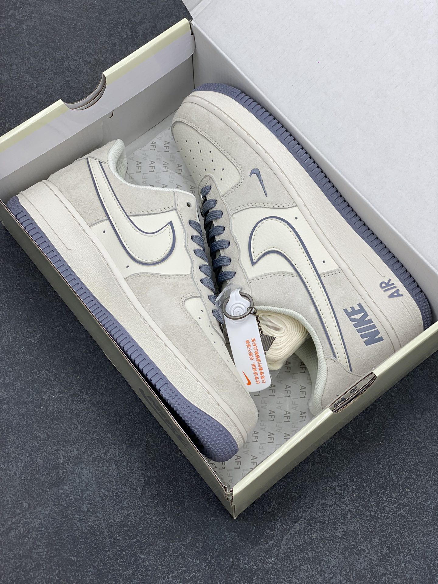 图片[9]-NIke Air Force 1 \’07 Low “NIKE联名–米灰边”空军一号 低帮 运动鞋 休闲鞋 折边针车 工艺难度大 原楦头原纸板 原装鞋盒 定制五金配件 内置全掌气垫 原厂鞋底 货号：BB7518-027 尺码：36 36.5 37.5 38 38.5 39 40 40.5 41 42 42.5 43 44 44.5 45-选品中心