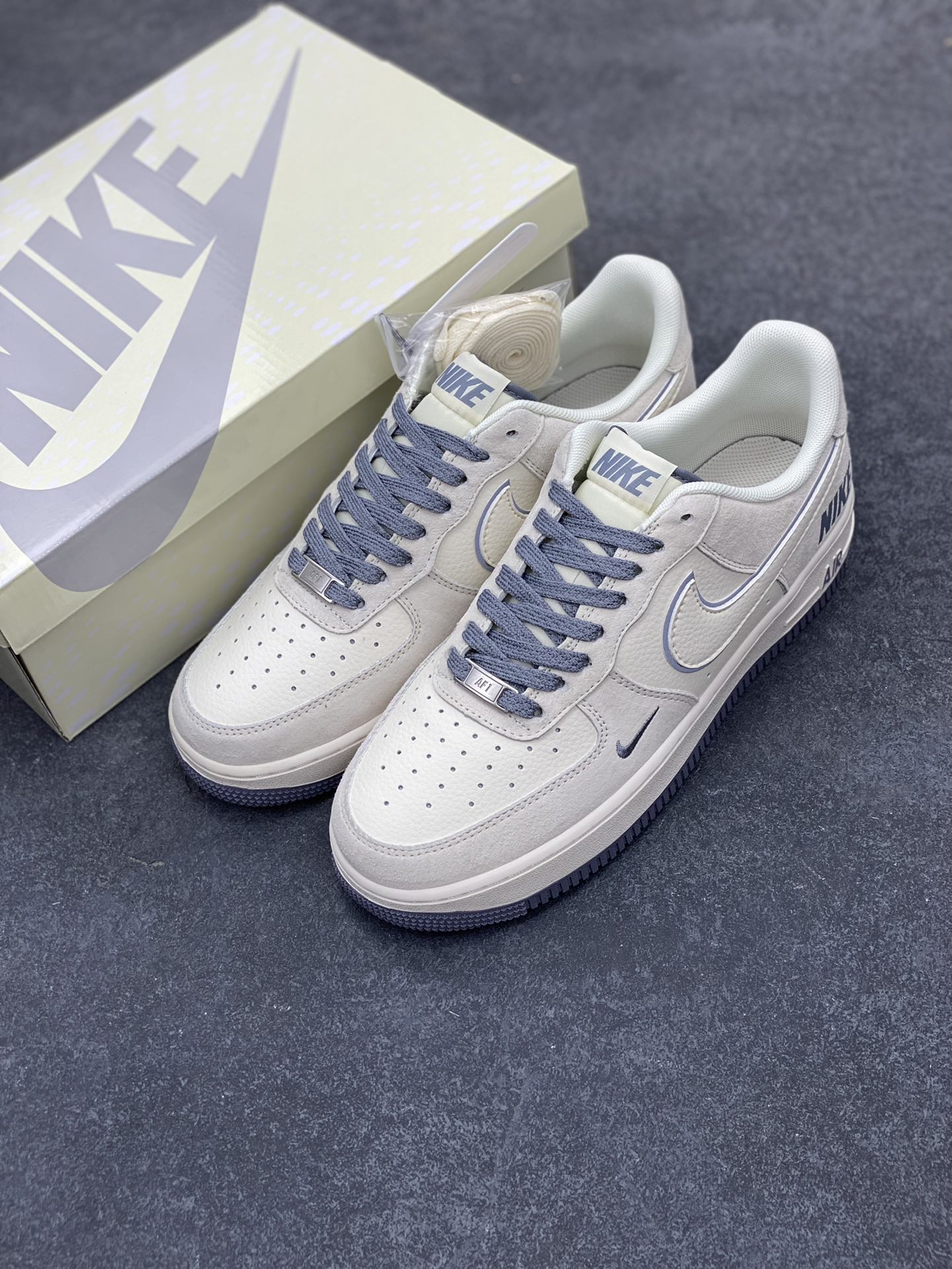图片[8]-NIke Air Force 1 \’07 Low “NIKE联名–米灰边”空军一号 低帮 运动鞋 休闲鞋 折边针车 工艺难度大 原楦头原纸板 原装鞋盒 定制五金配件 内置全掌气垫 原厂鞋底 货号：BB7518-027 尺码：36 36.5 37.5 38 38.5 39 40 40.5 41 42 42.5 43 44 44.5 45-选品中心